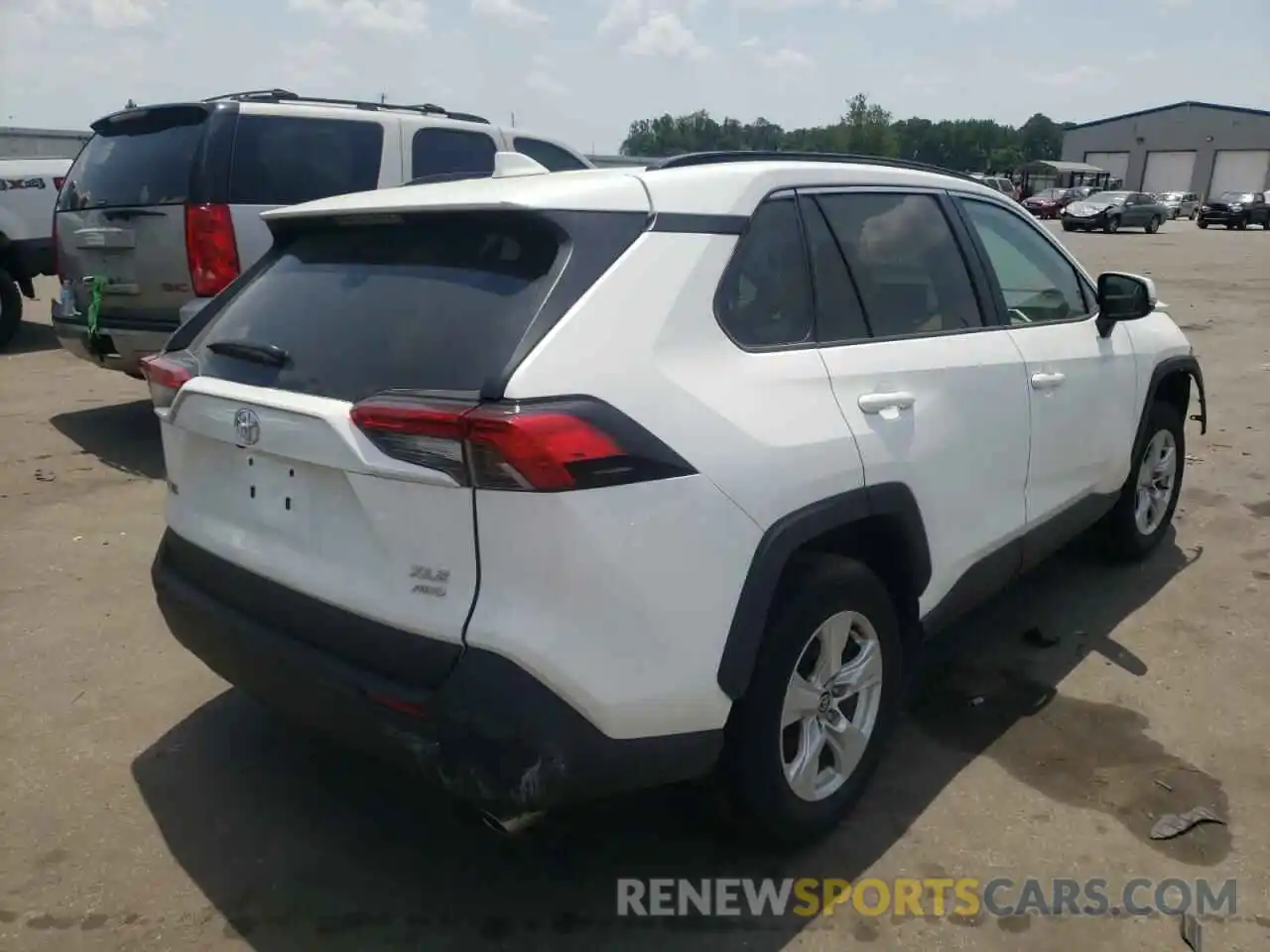 4 Photograph of a damaged car 2T3P1RFV0MC174592 TOYOTA RAV4 2021