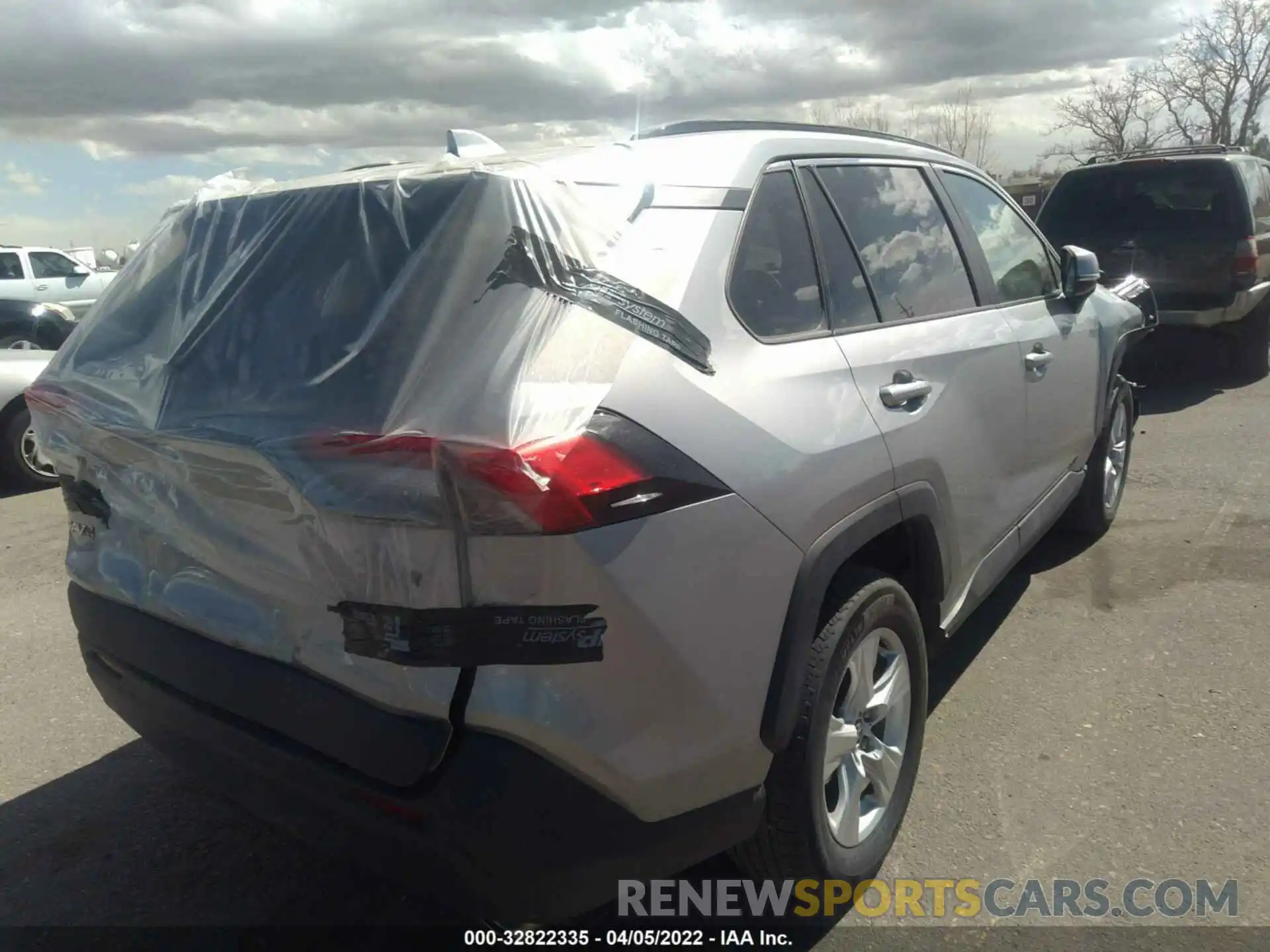 4 Photograph of a damaged car 2T3P1RFV0MC175838 TOYOTA RAV4 2021