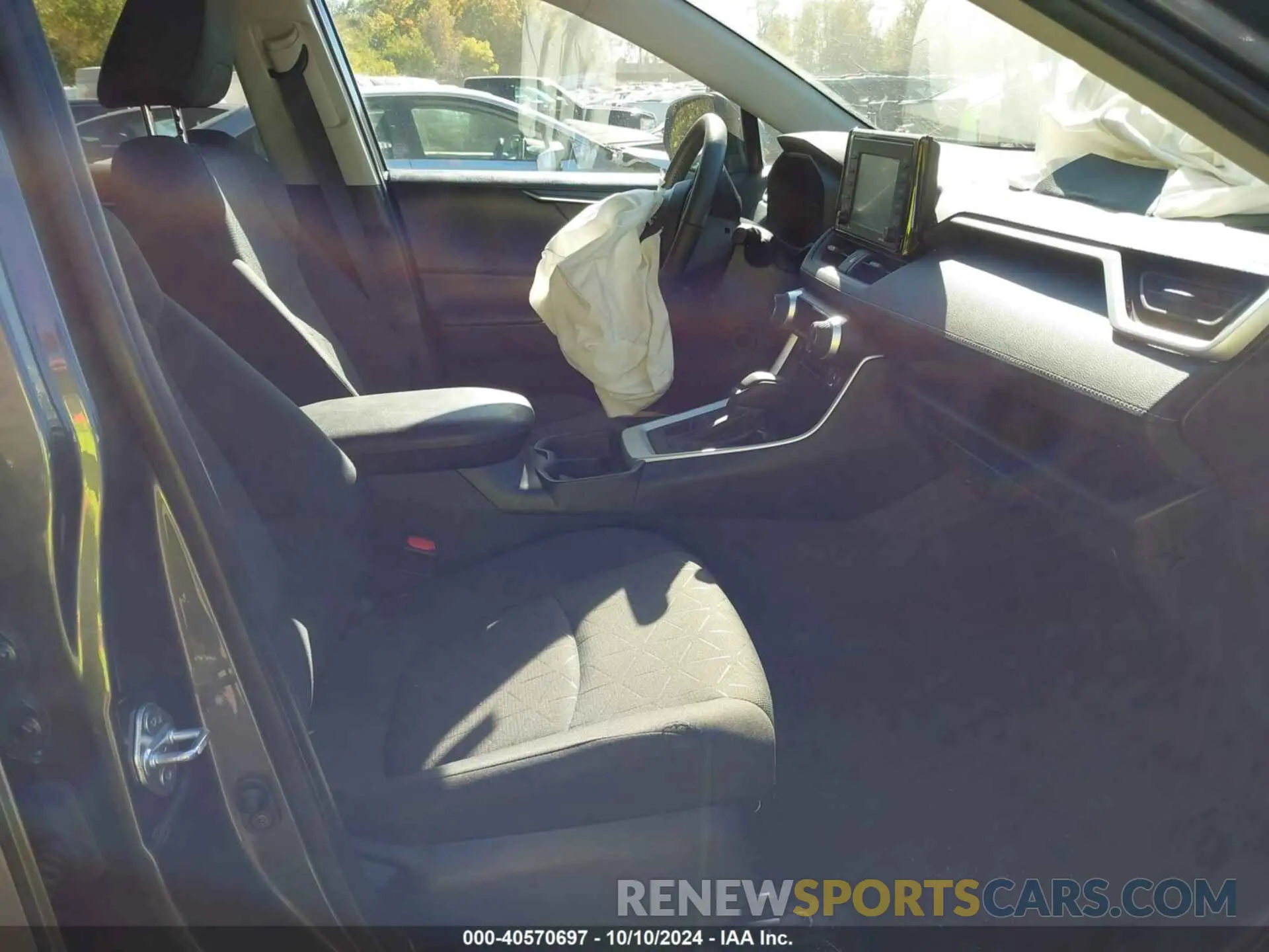 5 Photograph of a damaged car 2T3P1RFV0MC186399 TOYOTA RAV4 2021