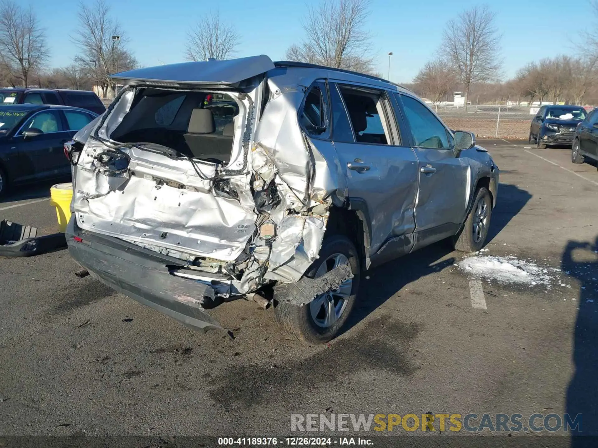 4 Photograph of a damaged car 2T3P1RFV0MC192025 TOYOTA RAV4 2021