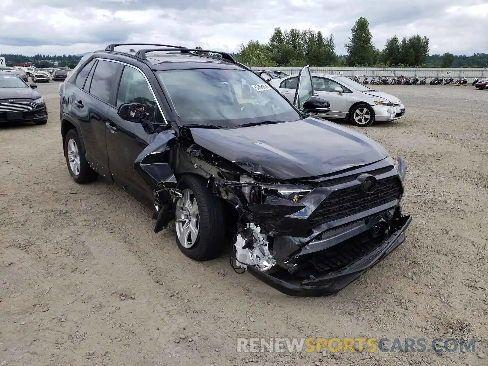 1 Photograph of a damaged car 2T3P1RFV0MC210782 TOYOTA RAV4 2021