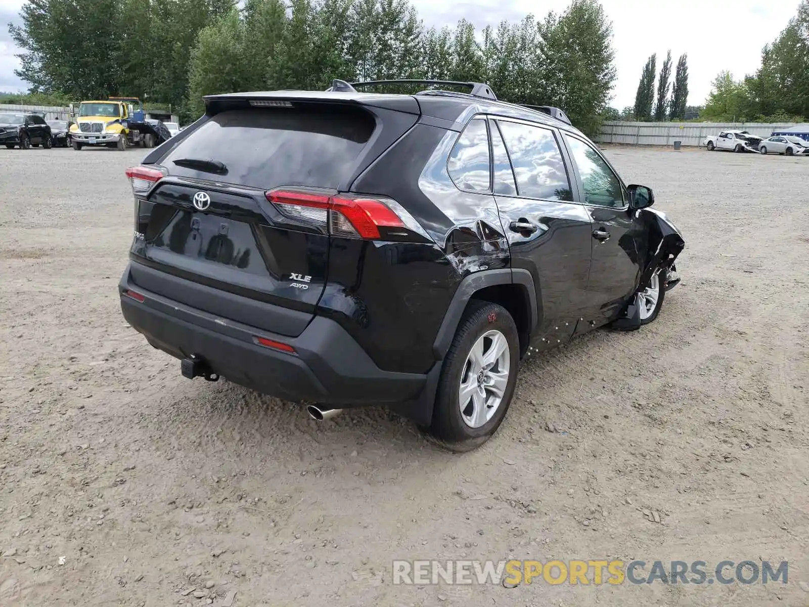 4 Photograph of a damaged car 2T3P1RFV0MC210782 TOYOTA RAV4 2021