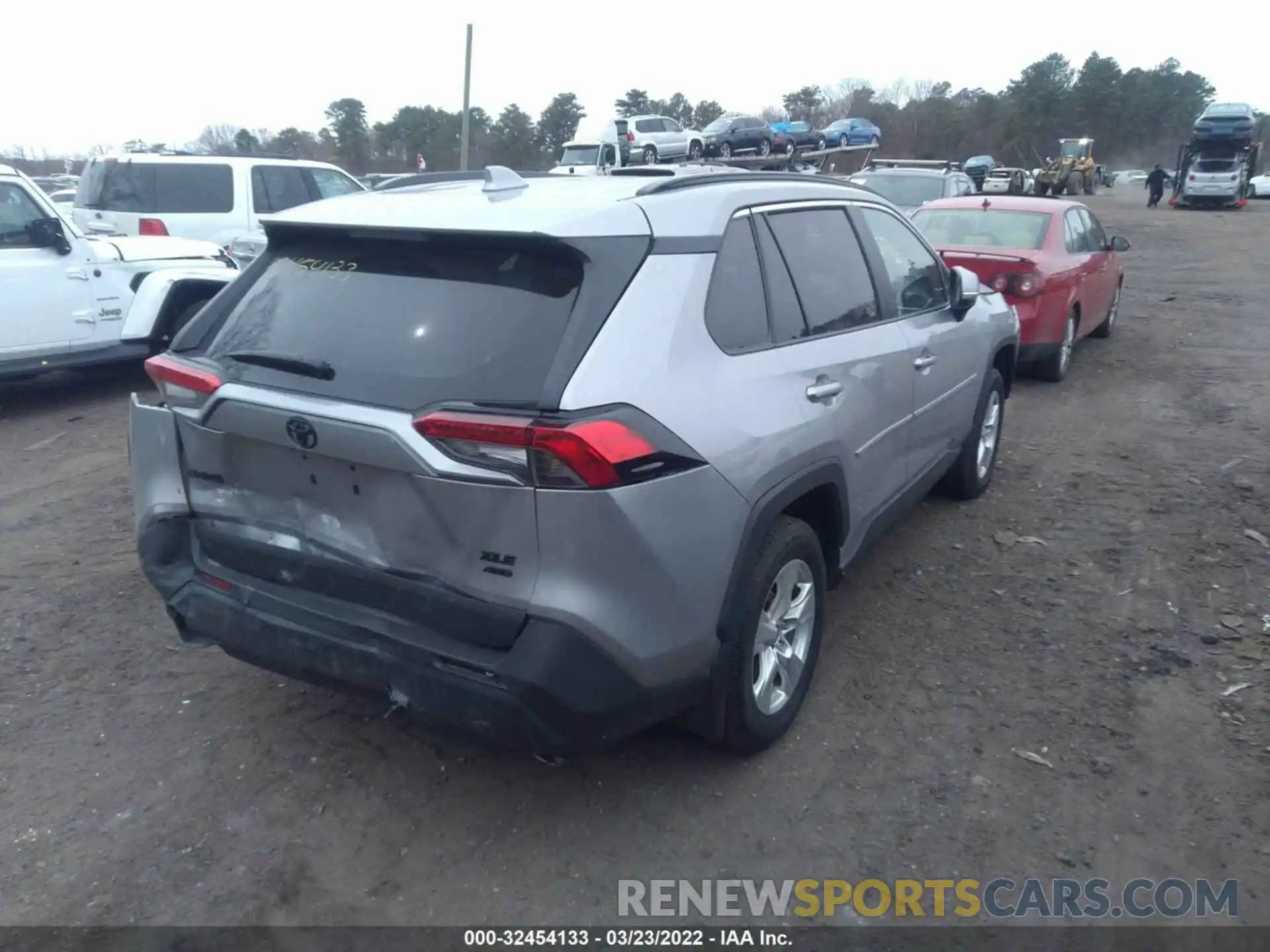 4 Photograph of a damaged car 2T3P1RFV0MC237724 TOYOTA RAV4 2021