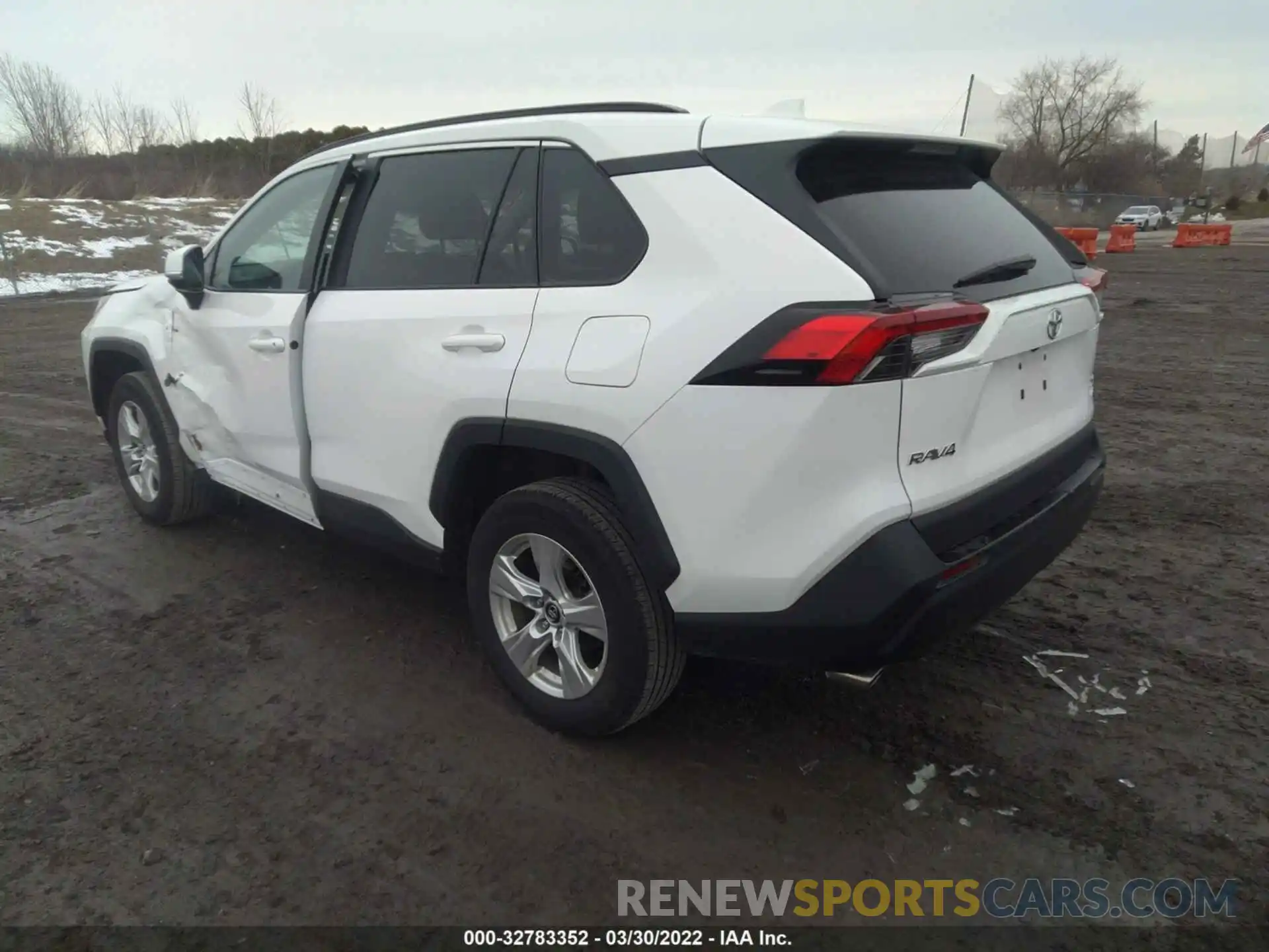 3 Photograph of a damaged car 2T3P1RFV0MW150078 TOYOTA RAV4 2021