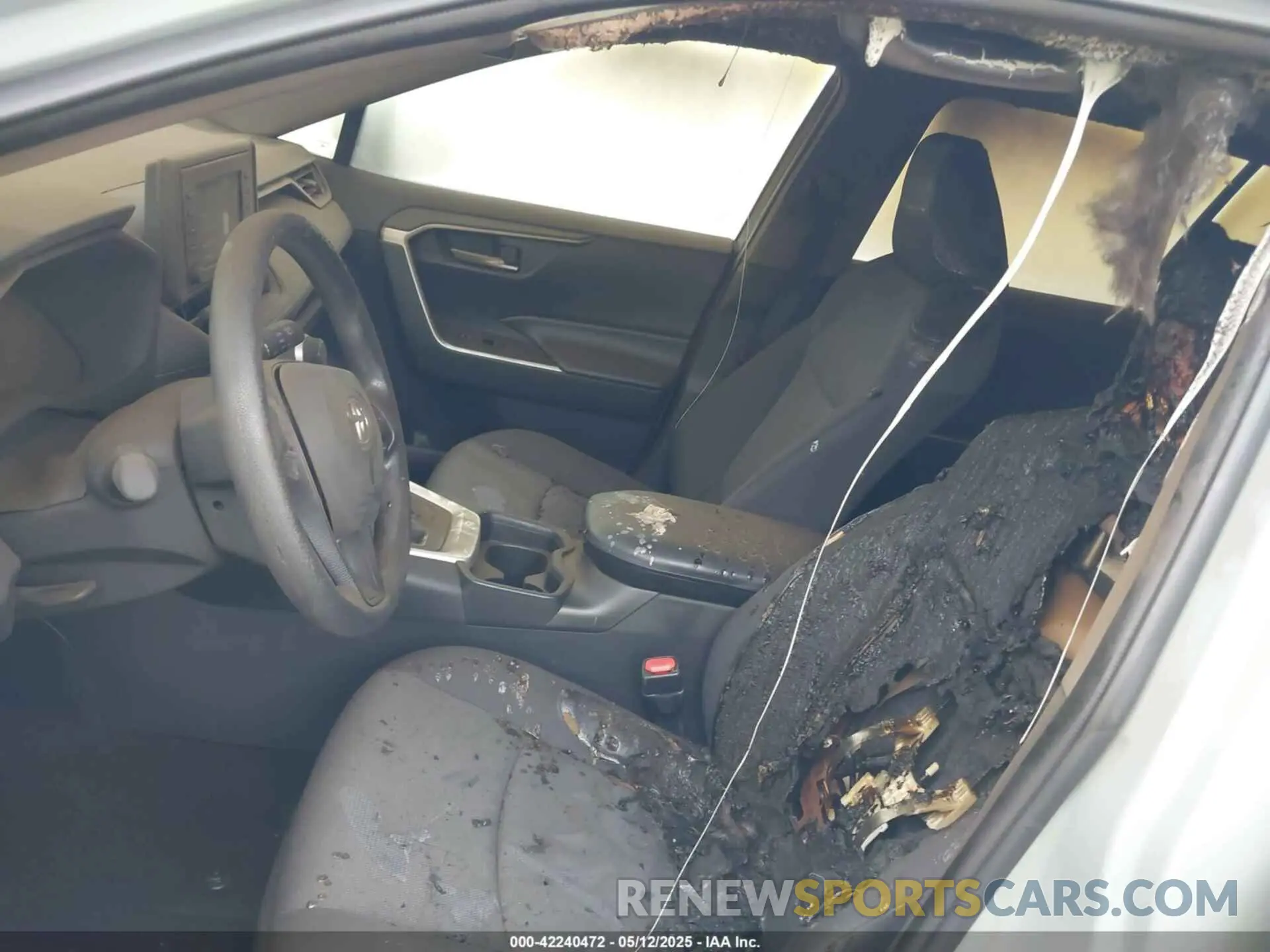 6 Photograph of a damaged car 2T3P1RFV0MW163963 TOYOTA RAV4 2021