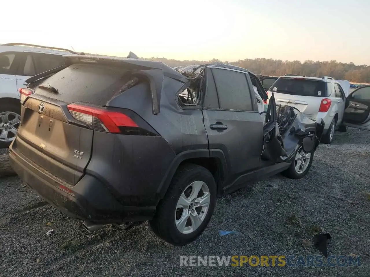 3 Photograph of a damaged car 2T3P1RFV0MW174204 TOYOTA RAV4 2021