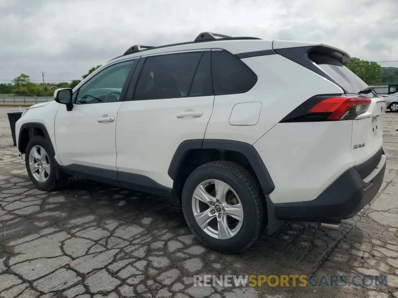 2 Photograph of a damaged car 2T3P1RFV0MW176339 TOYOTA RAV4 2021