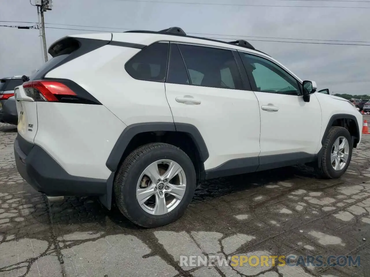 3 Photograph of a damaged car 2T3P1RFV0MW176339 TOYOTA RAV4 2021