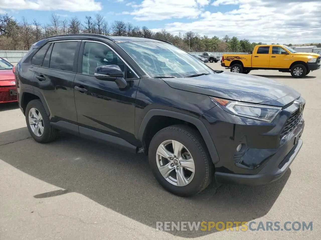 4 Photograph of a damaged car 2T3P1RFV0MW183209 TOYOTA RAV4 2021