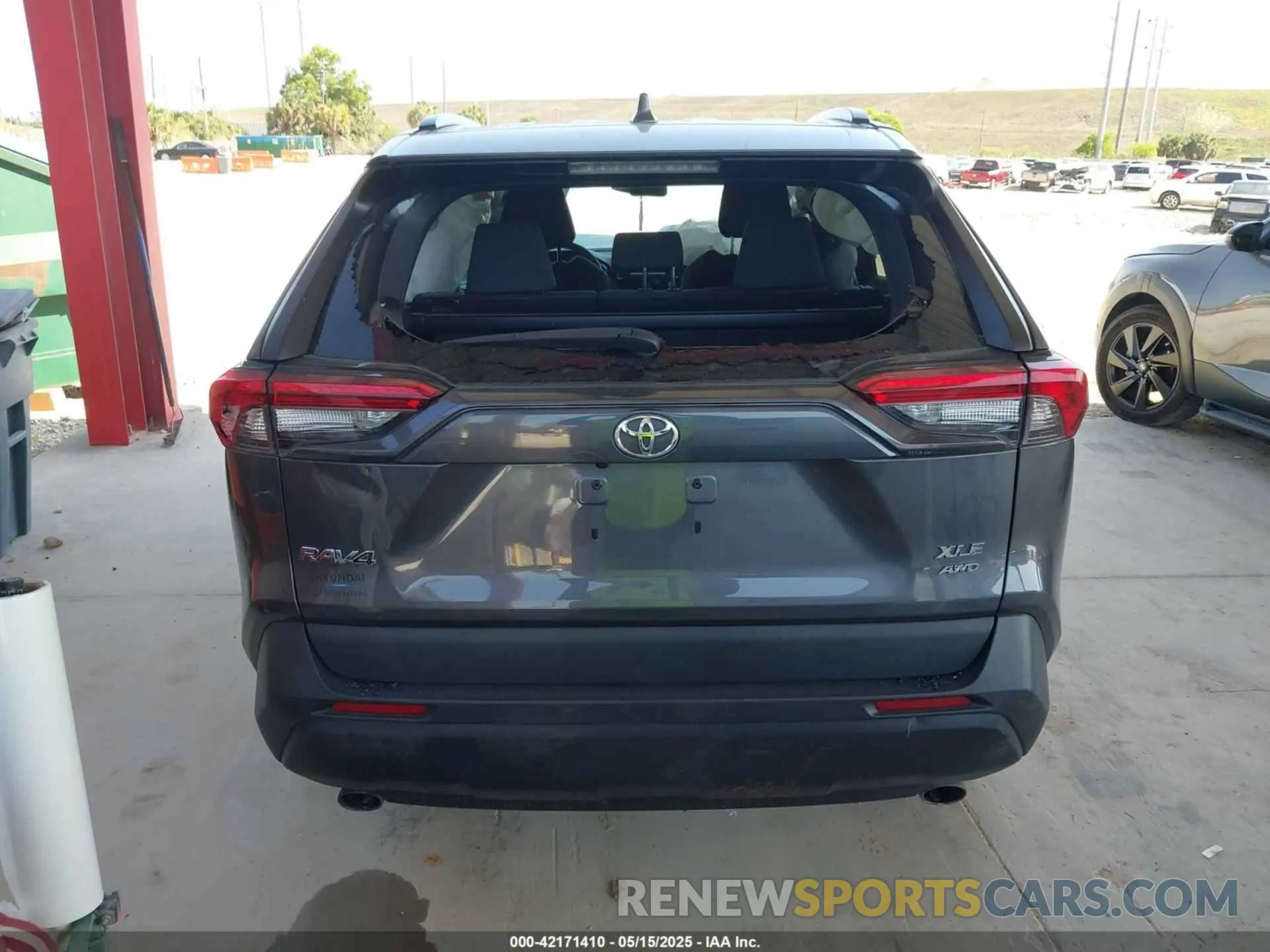 17 Photograph of a damaged car 2T3P1RFV0MW186157 TOYOTA RAV4 2021