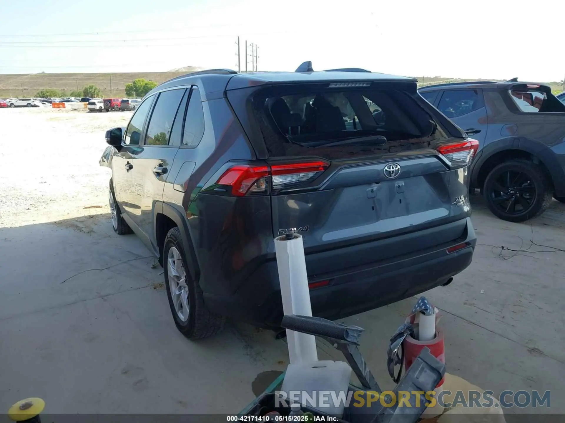 3 Photograph of a damaged car 2T3P1RFV0MW186157 TOYOTA RAV4 2021