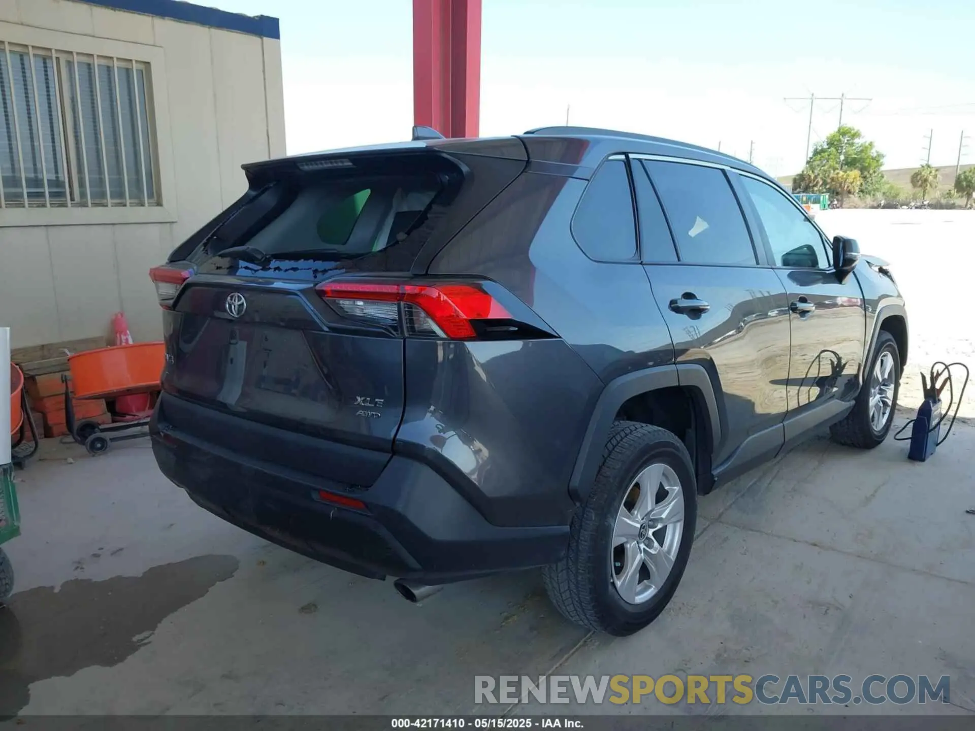 4 Photograph of a damaged car 2T3P1RFV0MW186157 TOYOTA RAV4 2021