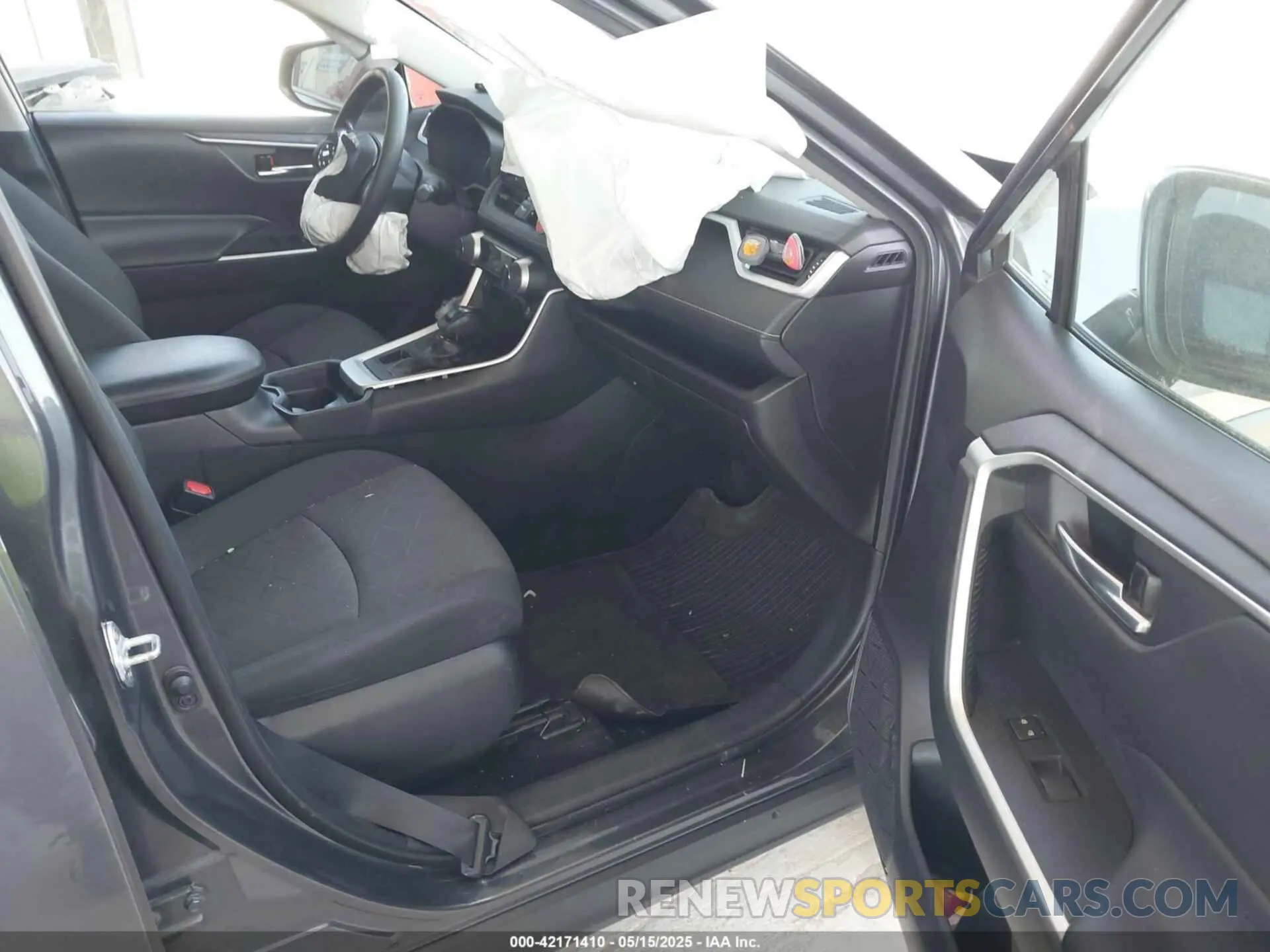 5 Photograph of a damaged car 2T3P1RFV0MW186157 TOYOTA RAV4 2021