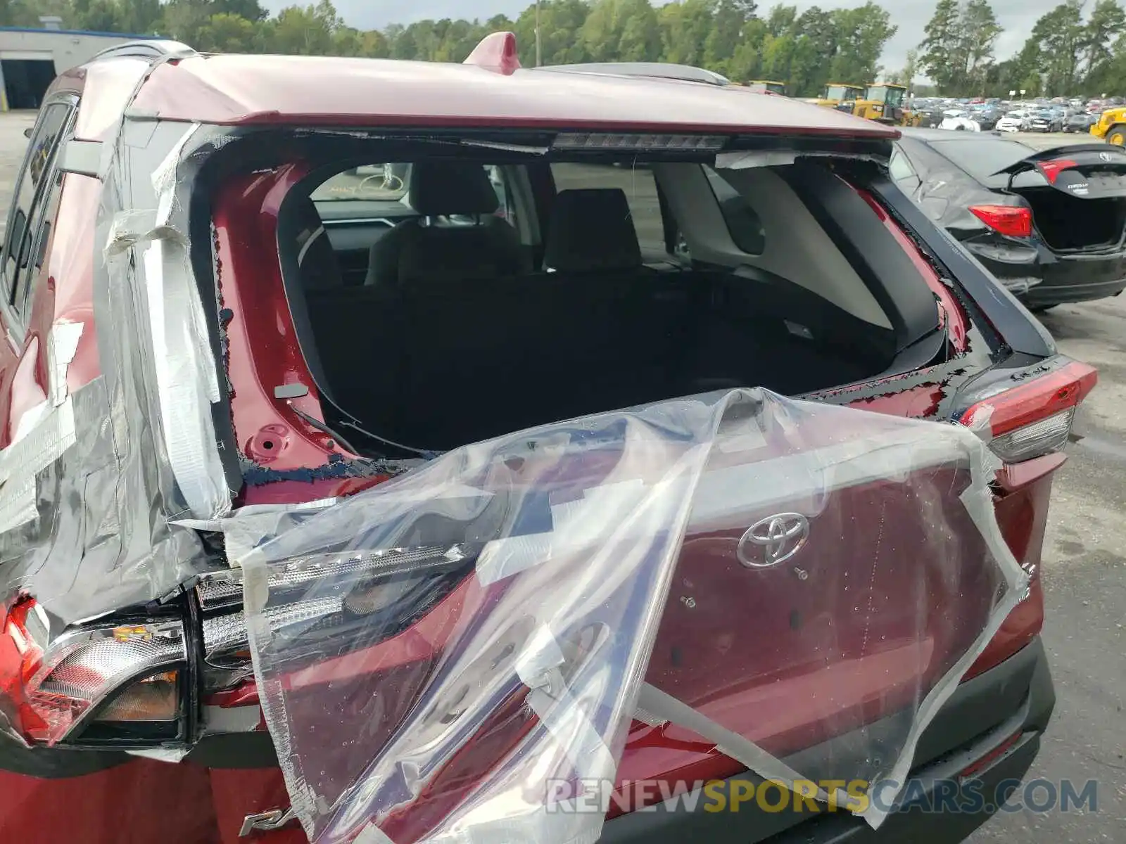 9 Photograph of a damaged car 2T3P1RFV0MW206018 TOYOTA RAV4 2021