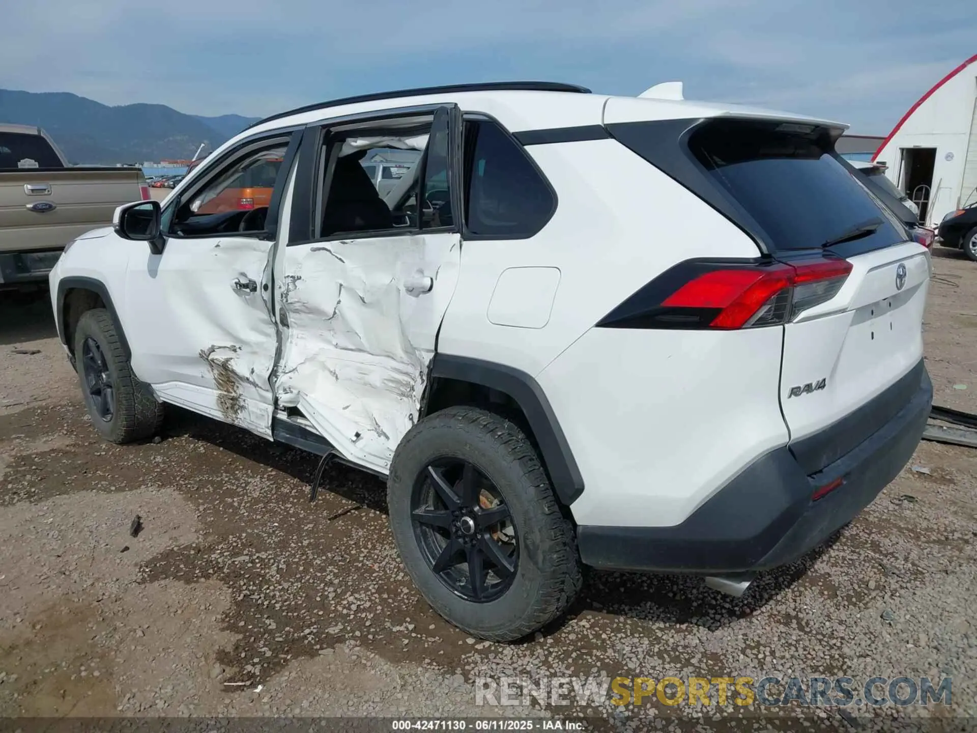 3 Photograph of a damaged car 2T3P1RFV1MC219717 TOYOTA RAV4 2021