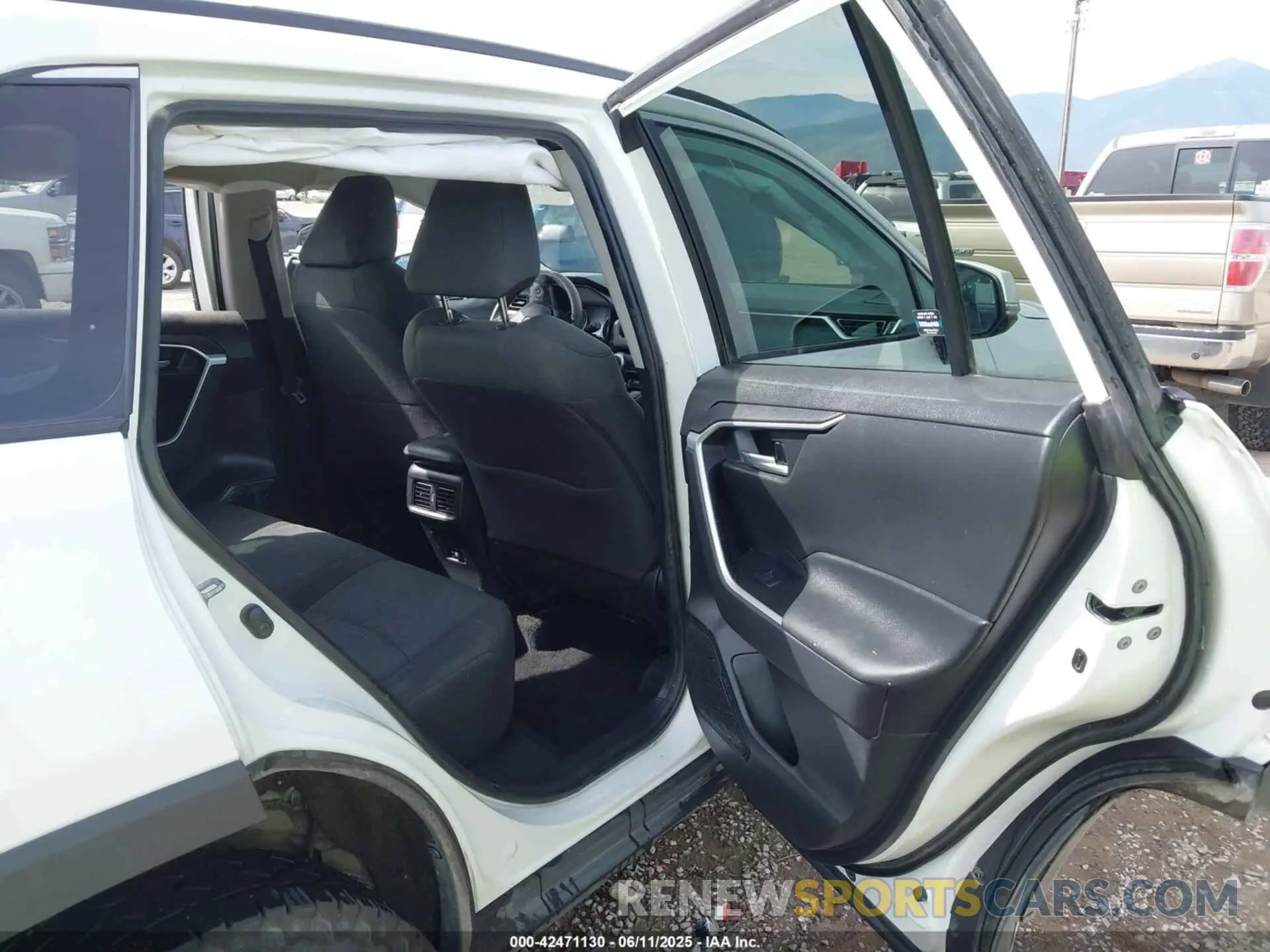 8 Photograph of a damaged car 2T3P1RFV1MC219717 TOYOTA RAV4 2021