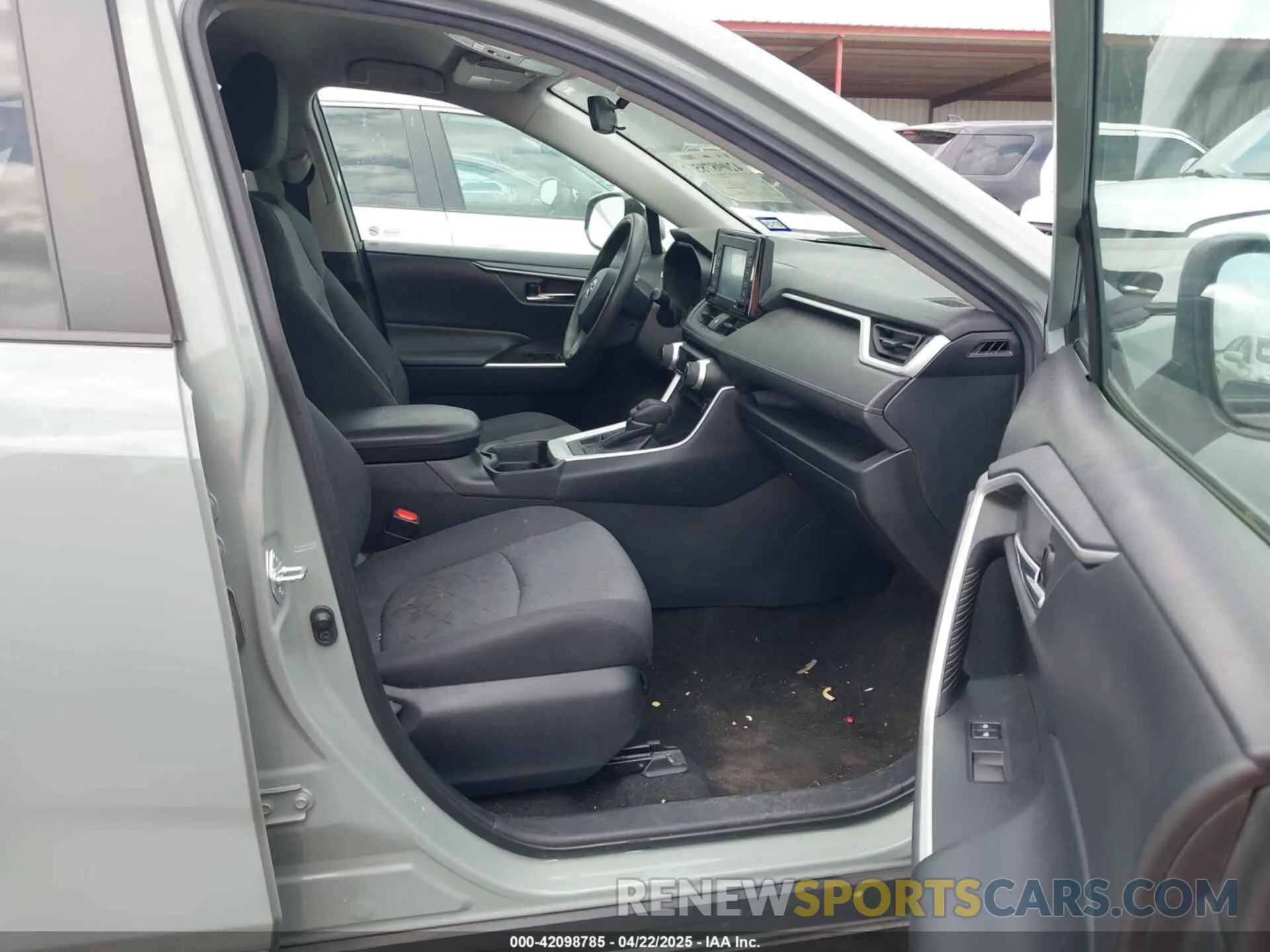5 Photograph of a damaged car 2T3P1RFV1MW156908 TOYOTA RAV4 2021