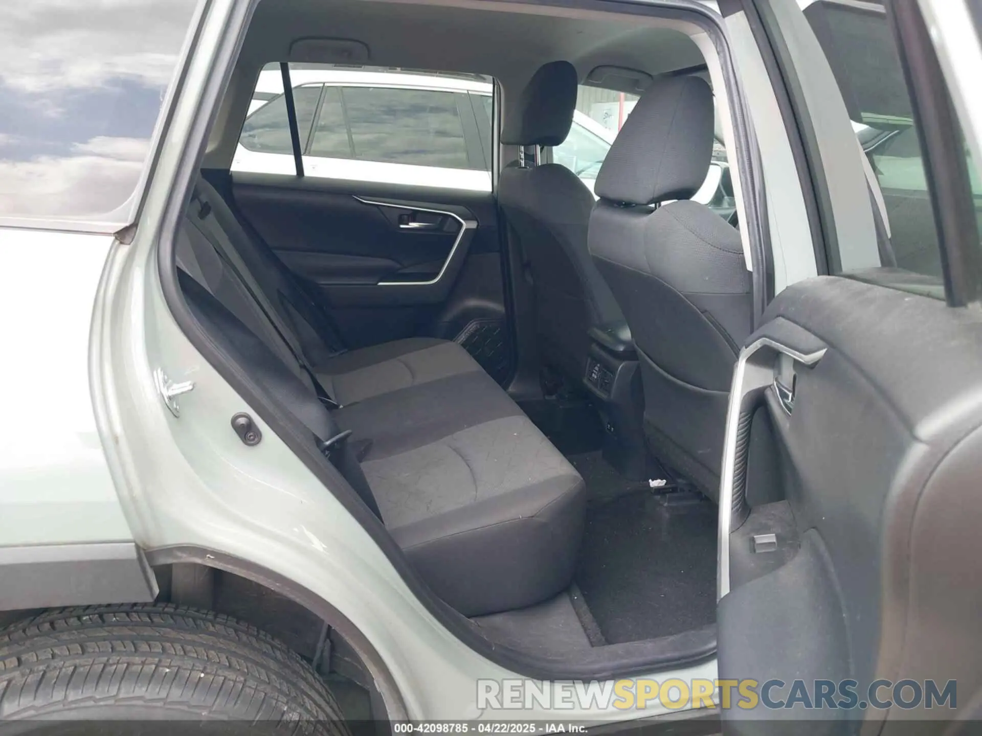 8 Photograph of a damaged car 2T3P1RFV1MW156908 TOYOTA RAV4 2021