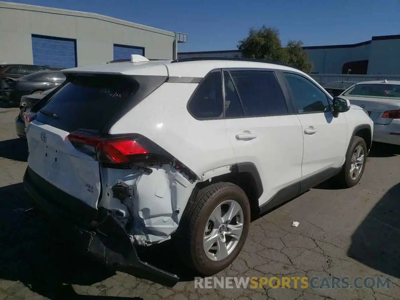 4 Photograph of a damaged car 2T3P1RFV2MC162296 TOYOTA RAV4 2021