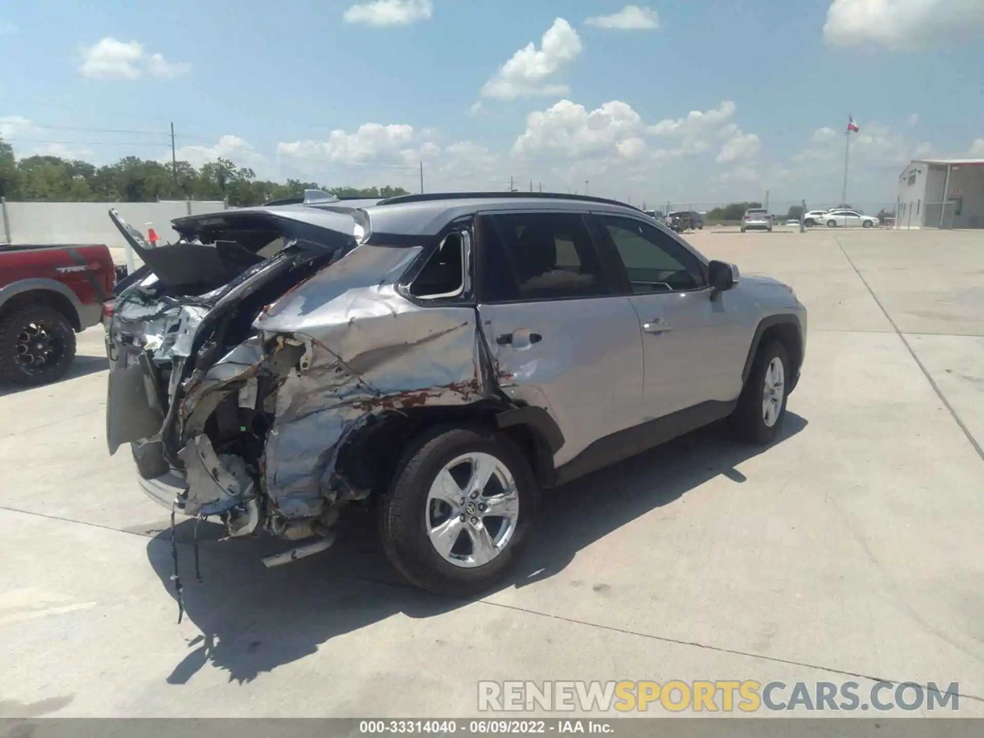 4 Photograph of a damaged car 2T3P1RFV2MC178966 TOYOTA RAV4 2021