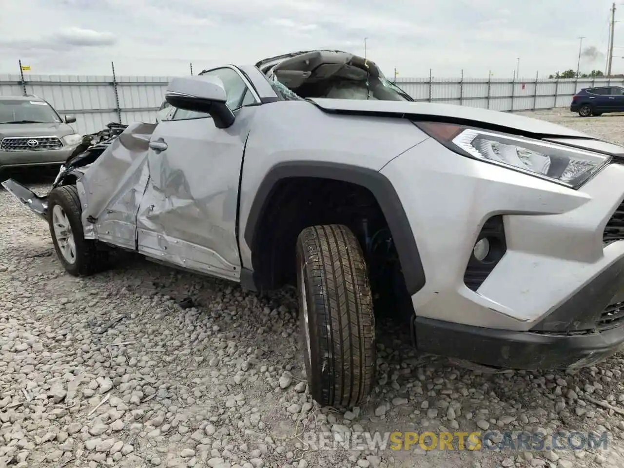 9 Photograph of a damaged car 2T3P1RFV2MC182712 TOYOTA RAV4 2021