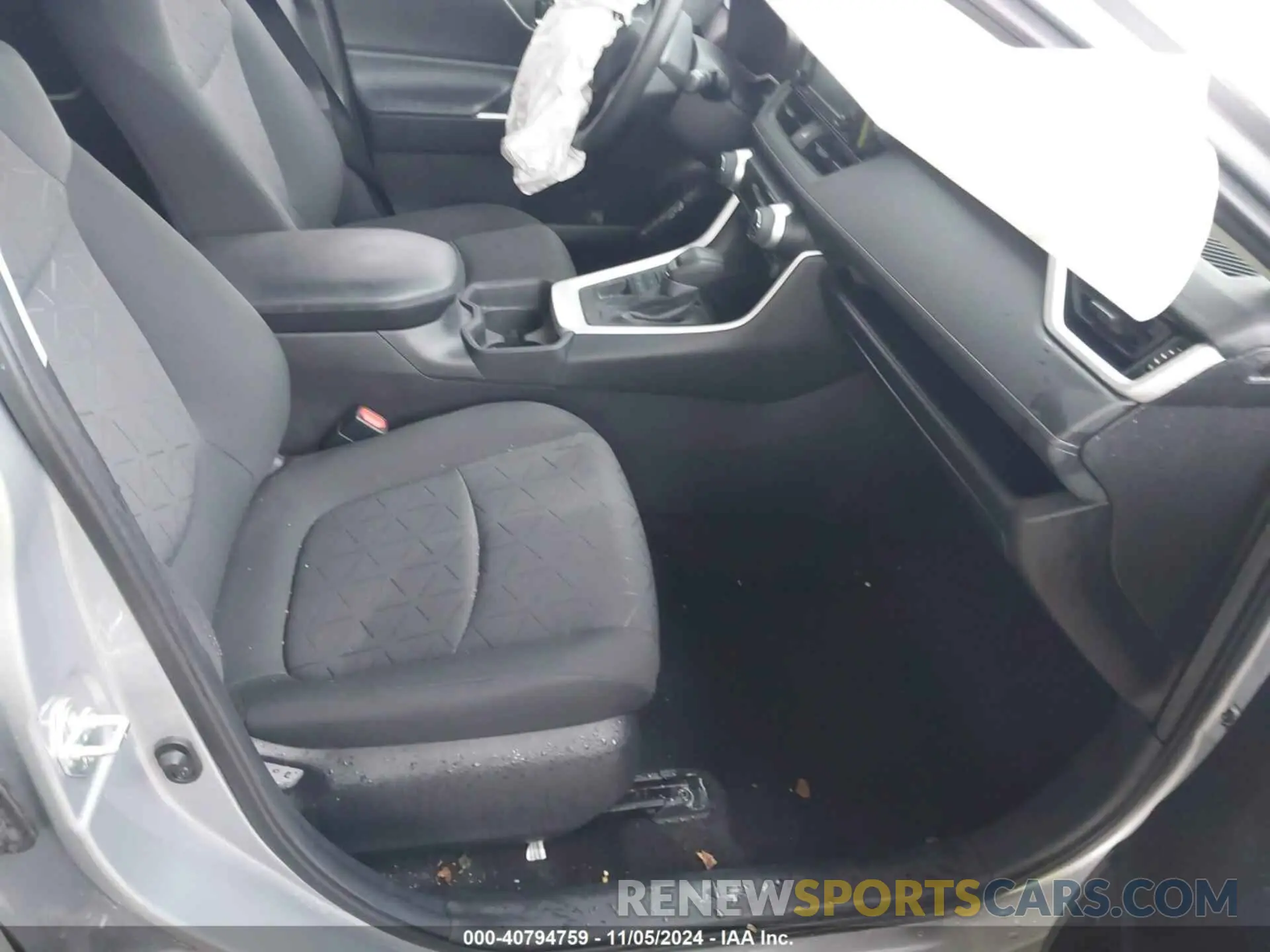 5 Photograph of a damaged car 2T3P1RFV2MC192267 TOYOTA RAV4 2021