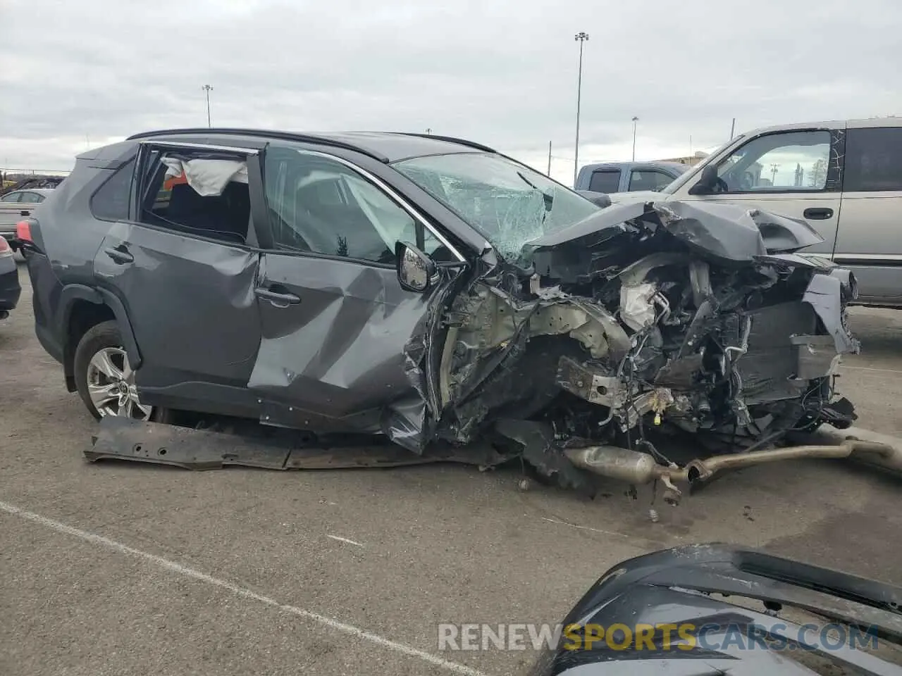 4 Photograph of a damaged car 2T3P1RFV2MC217278 TOYOTA RAV4 2021