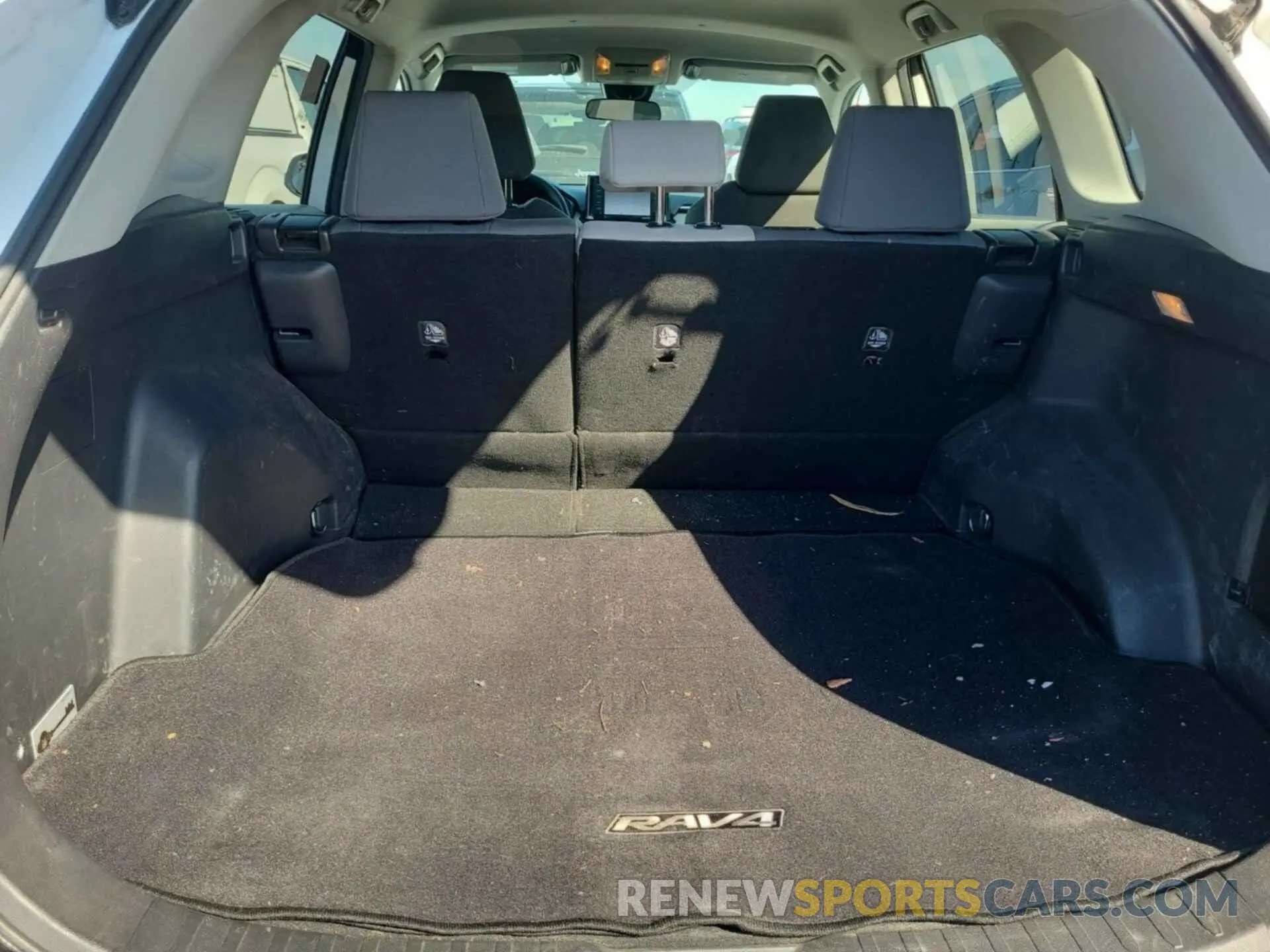 4 Photograph of a damaged car 2T3P1RFV2MC223839 TOYOTA RAV4 2021