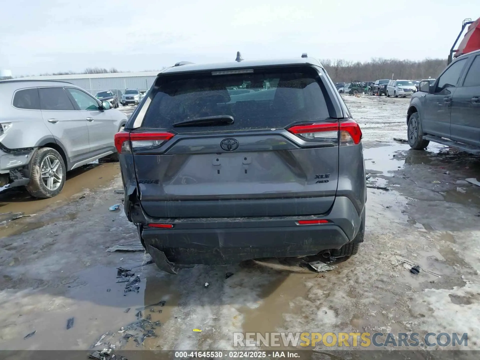 17 Photograph of a damaged car 2T3P1RFV2MC246635 TOYOTA RAV4 2021