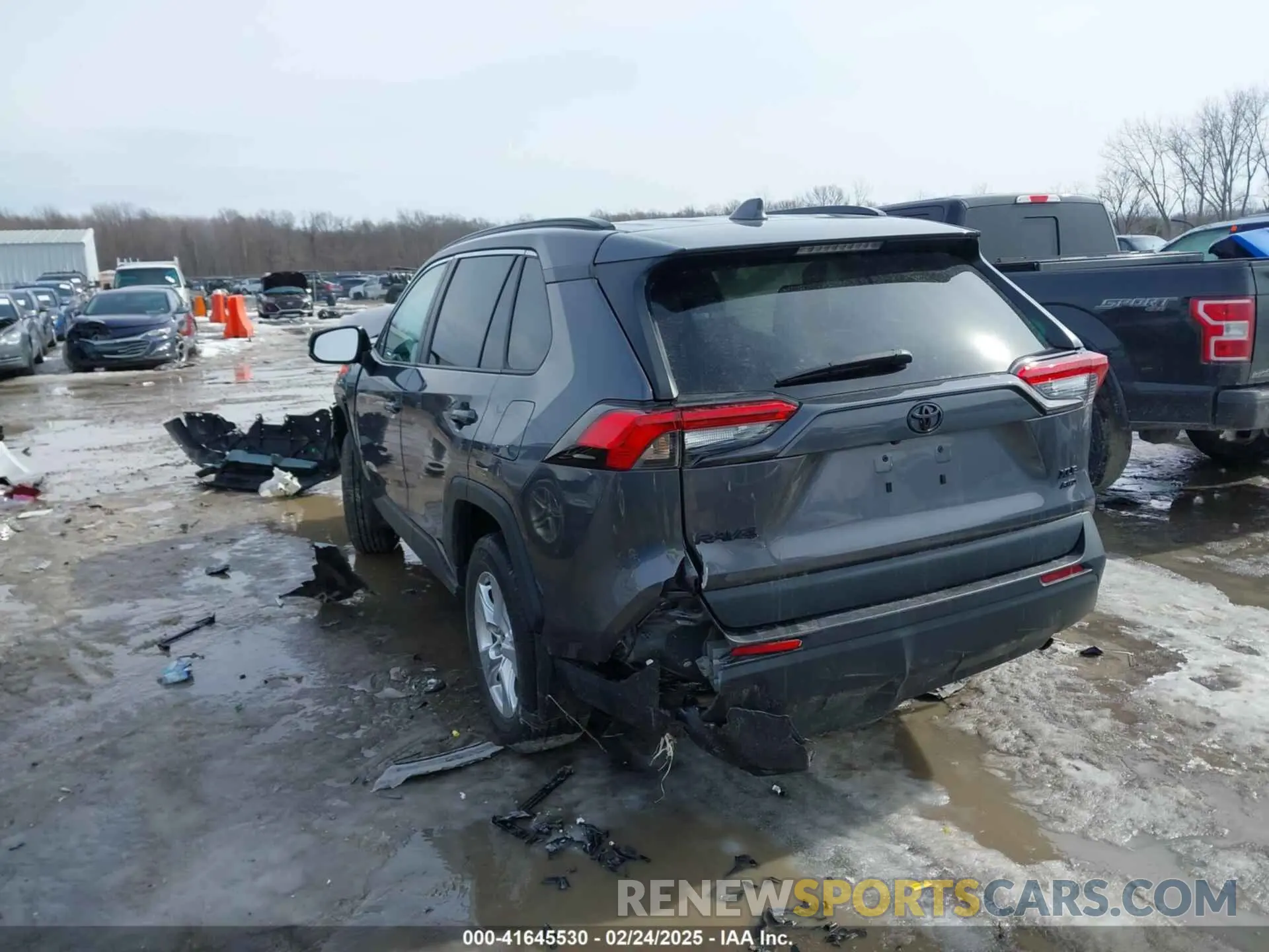 3 Photograph of a damaged car 2T3P1RFV2MC246635 TOYOTA RAV4 2021
