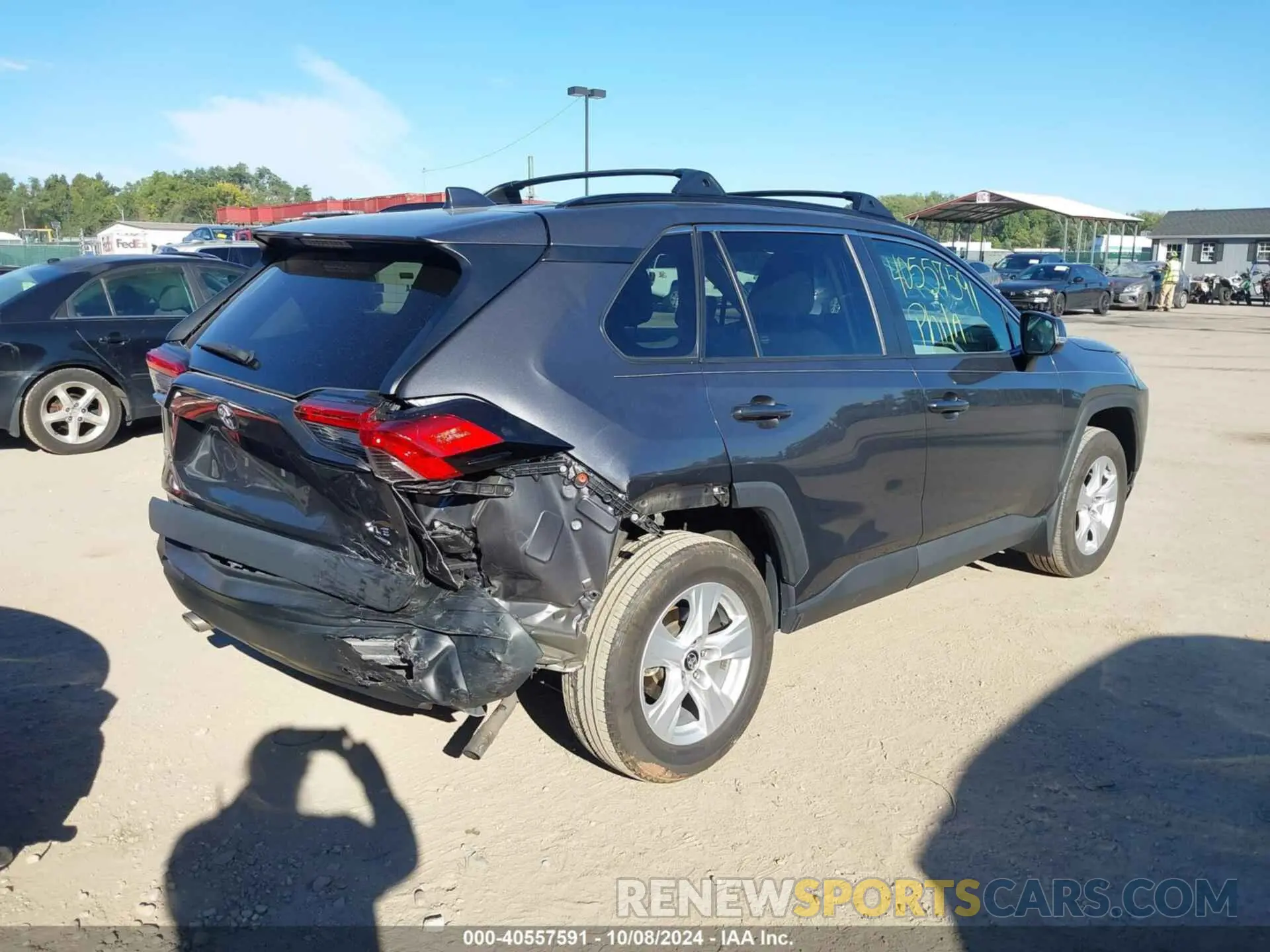 4 Photograph of a damaged car 2T3P1RFV2MW141236 TOYOTA RAV4 2021