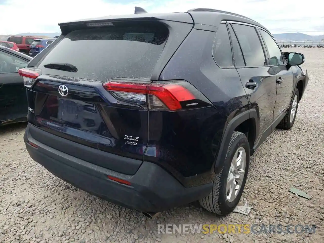 4 Photograph of a damaged car 2T3P1RFV2MW185284 TOYOTA RAV4 2021