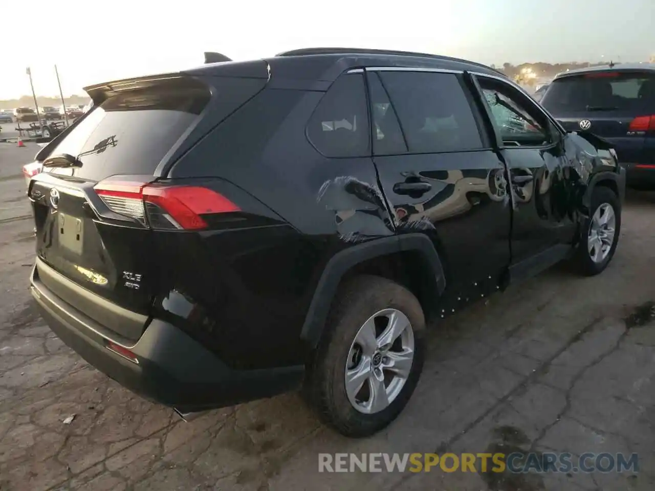 4 Photograph of a damaged car 2T3P1RFV2MW204027 TOYOTA RAV4 2021