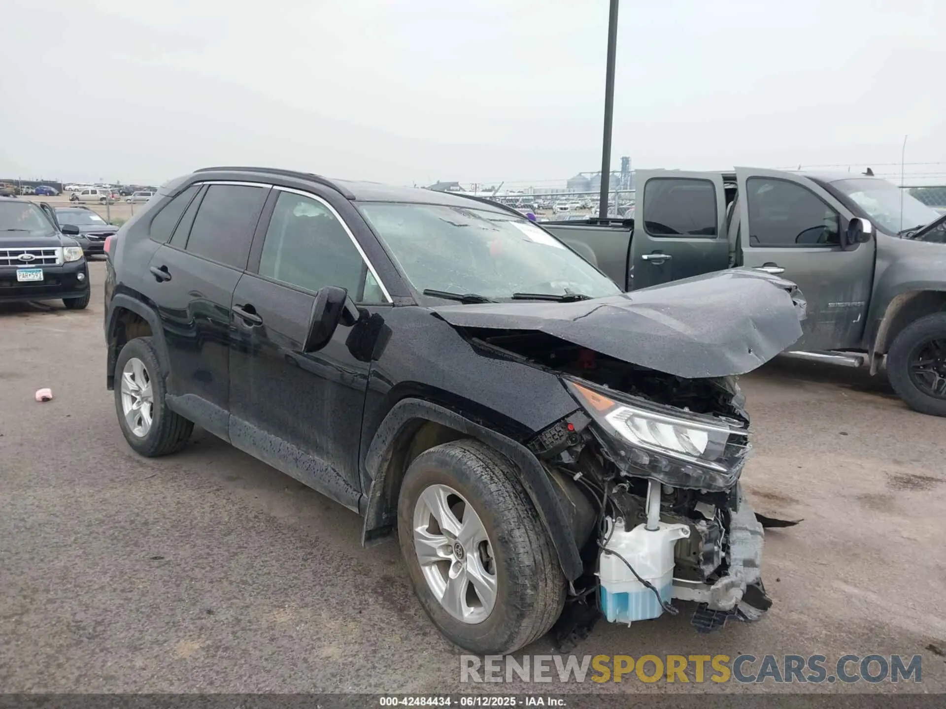 1 Photograph of a damaged car 2T3P1RFV2MW208496 TOYOTA RAV4 2021