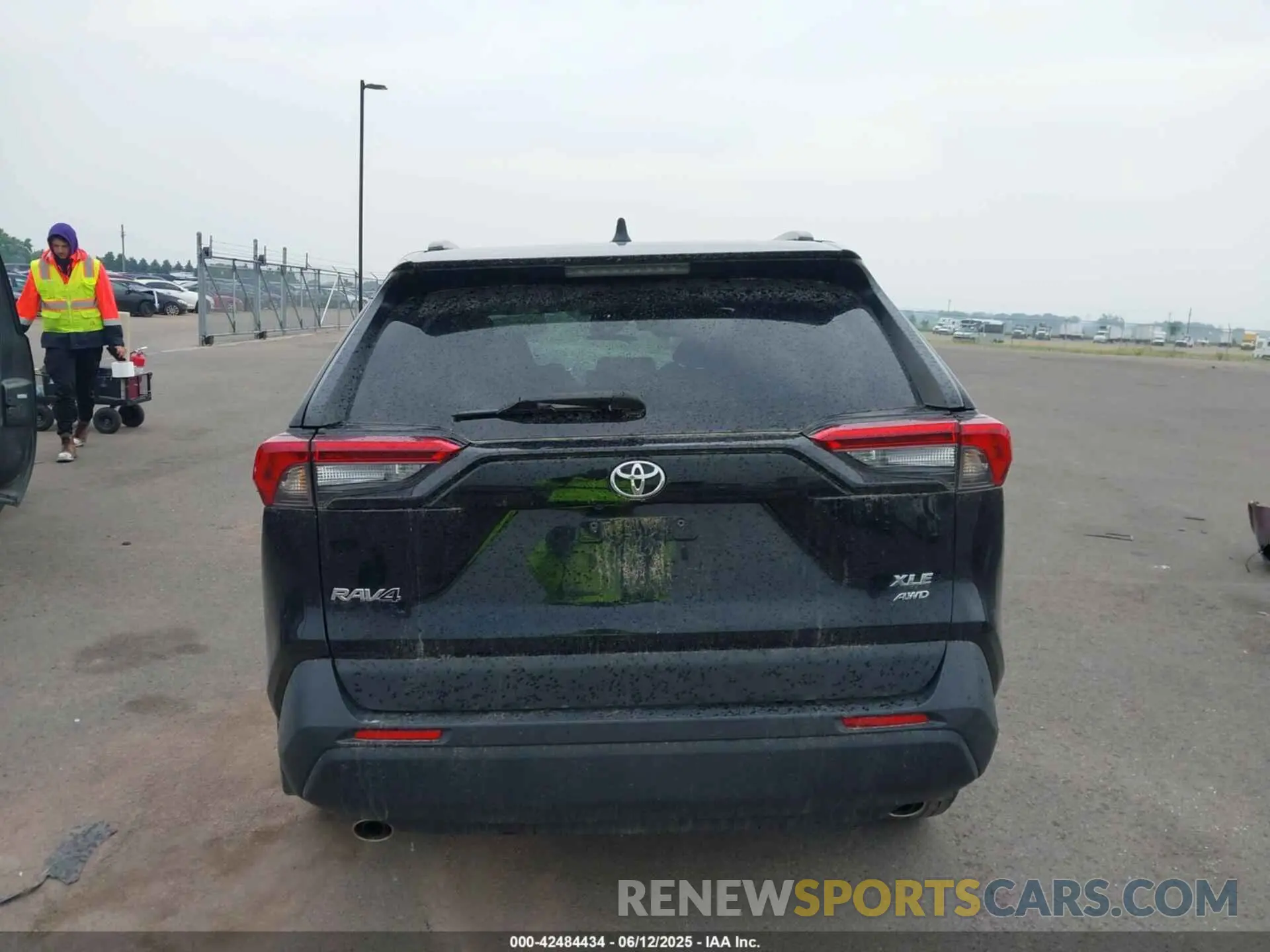 16 Photograph of a damaged car 2T3P1RFV2MW208496 TOYOTA RAV4 2021