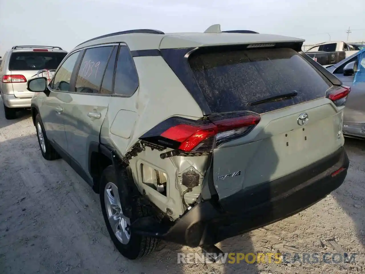 3 Photograph of a damaged car 2T3P1RFV2MW212614 TOYOTA RAV4 2021