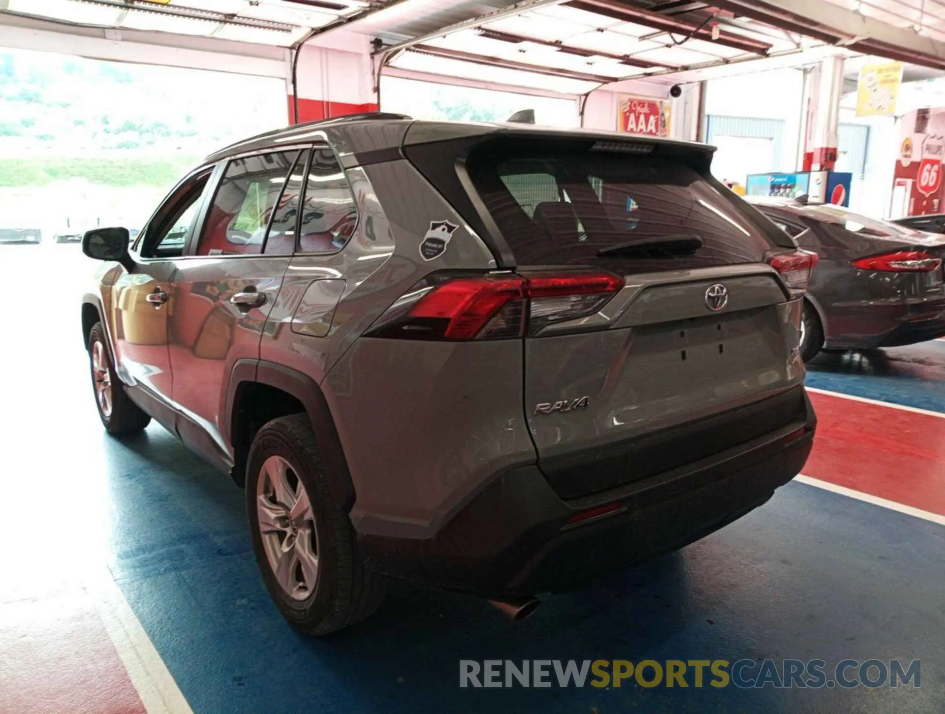 1 Photograph of a damaged car 2T3P1RFV2MW225640 TOYOTA RAV4 2021