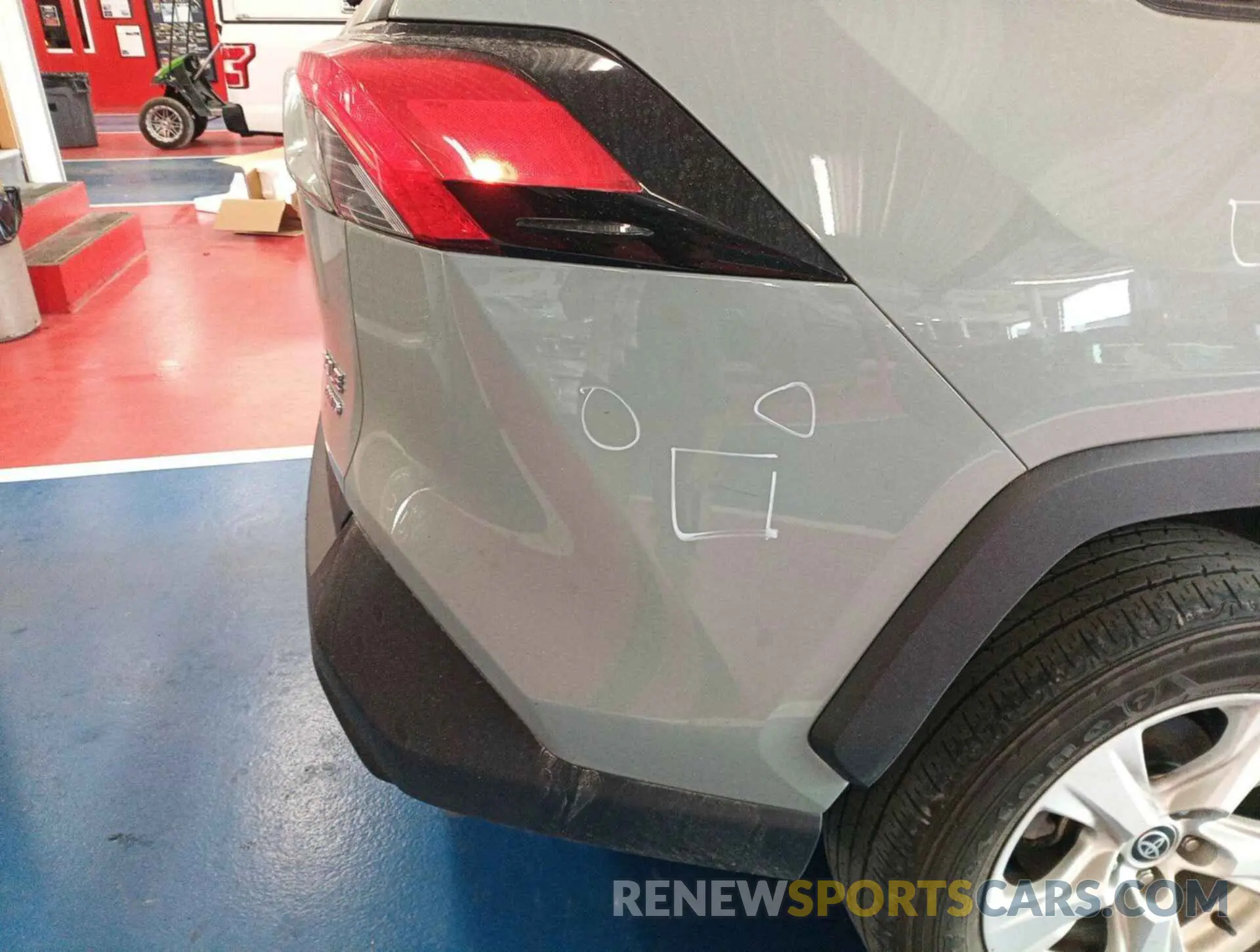 2 Photograph of a damaged car 2T3P1RFV2MW225640 TOYOTA RAV4 2021