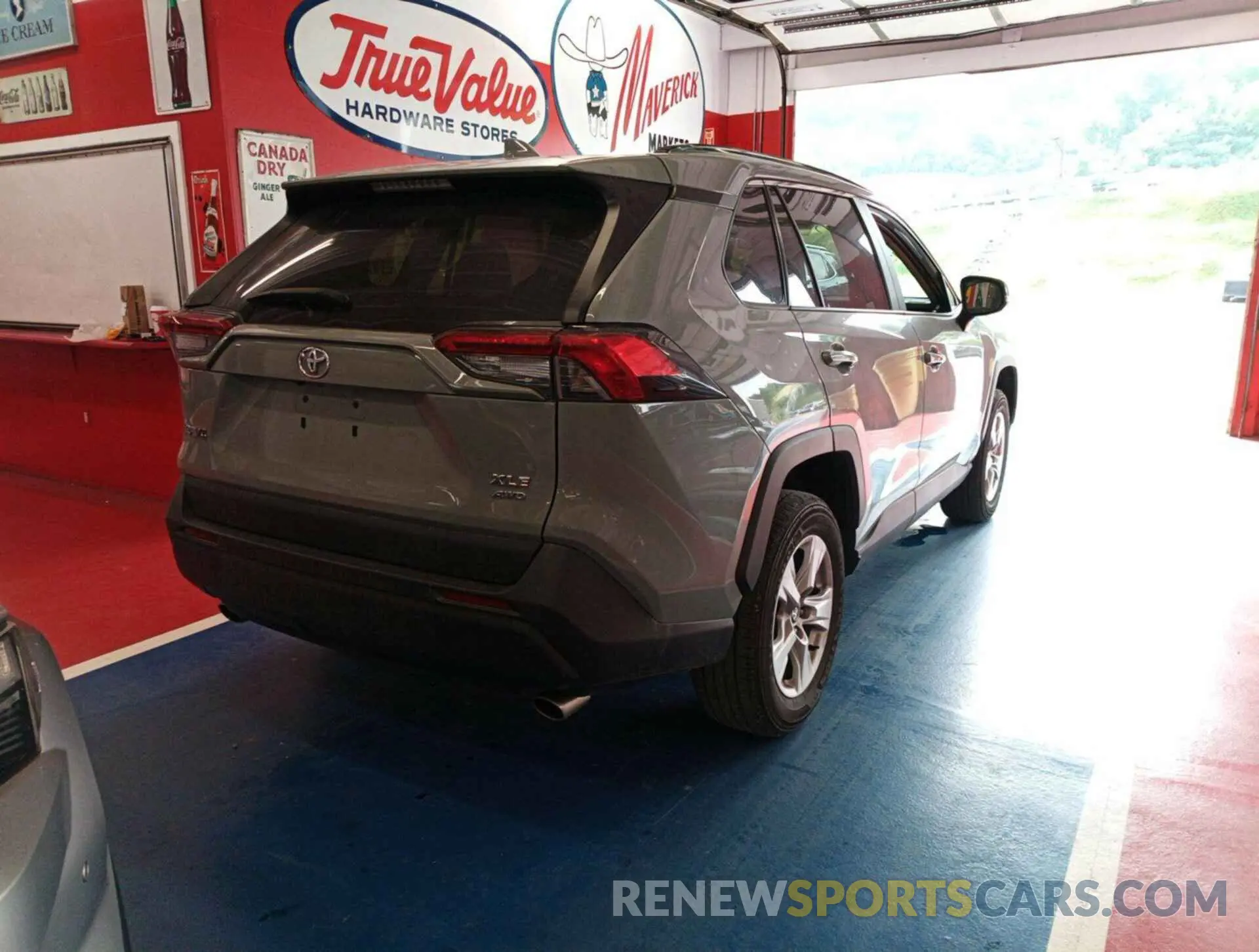 27 Photograph of a damaged car 2T3P1RFV2MW225640 TOYOTA RAV4 2021