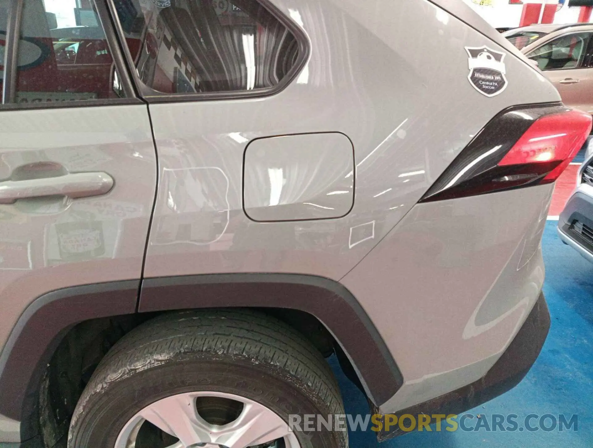 5 Photograph of a damaged car 2T3P1RFV2MW225640 TOYOTA RAV4 2021