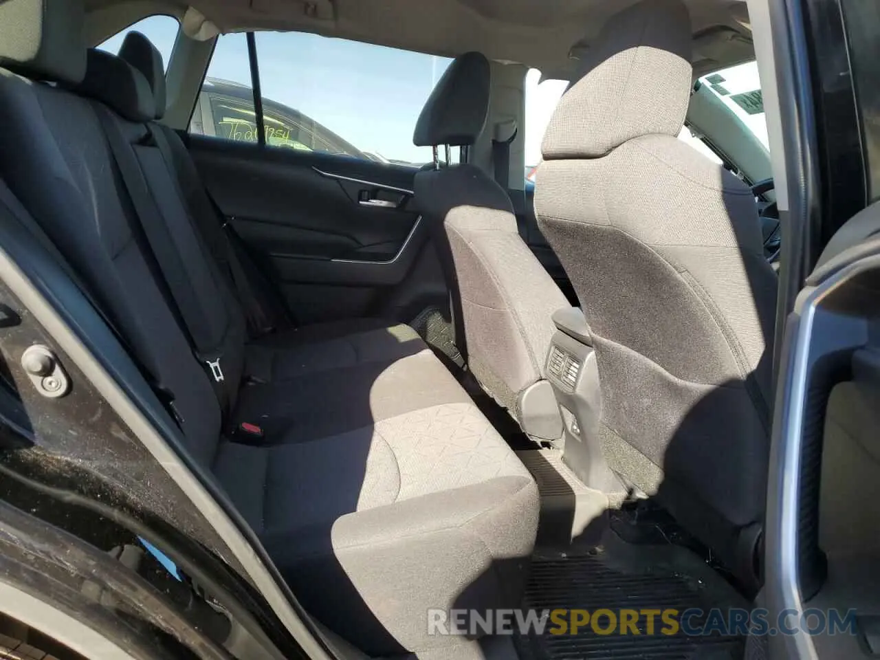 10 Photograph of a damaged car 2T3P1RFV3MC164171 TOYOTA RAV4 2021