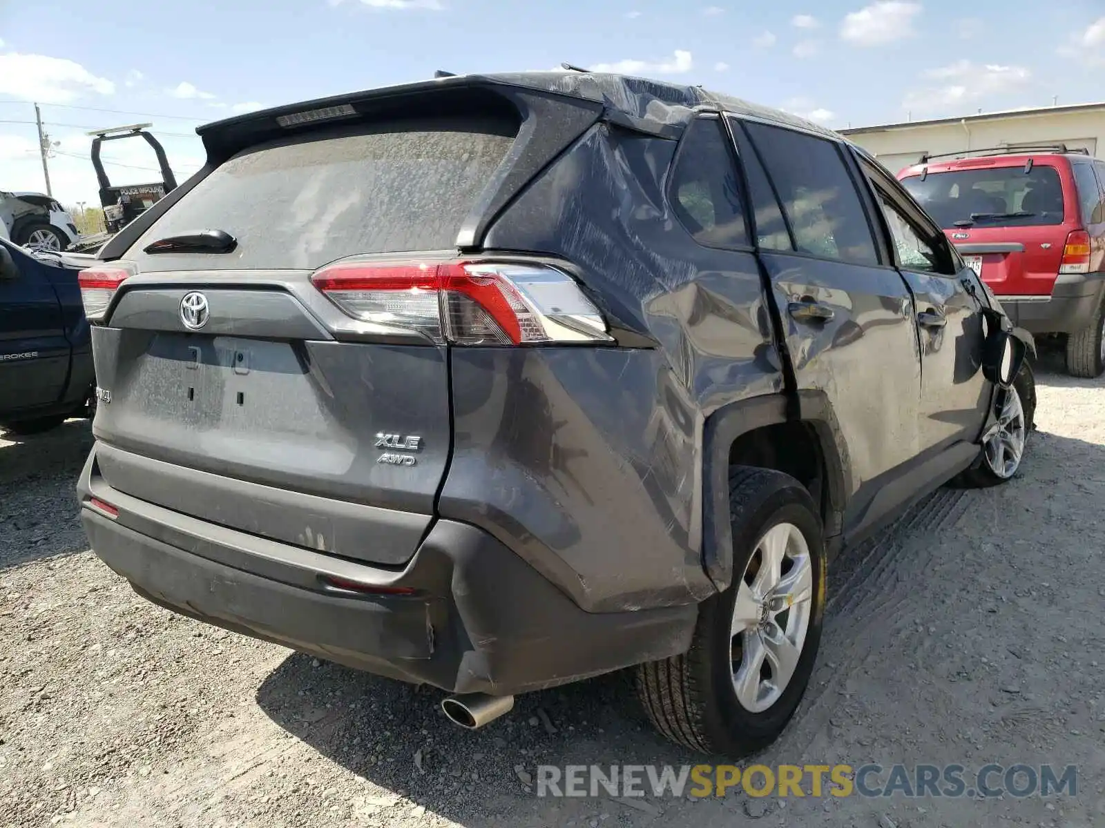 4 Photograph of a damaged car 2T3P1RFV3MW156585 TOYOTA RAV4 2021