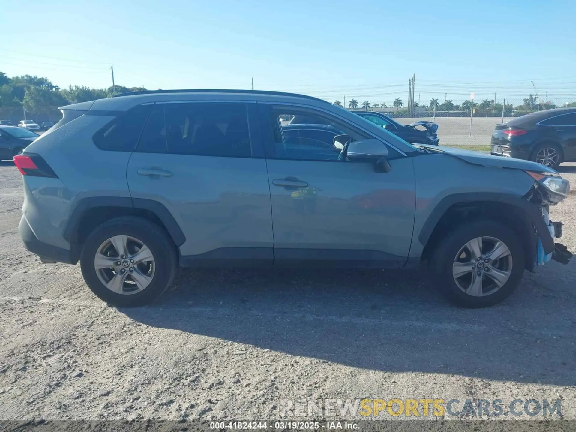14 Photograph of a damaged car 2T3P1RFV3MW172706 TOYOTA RAV4 2021