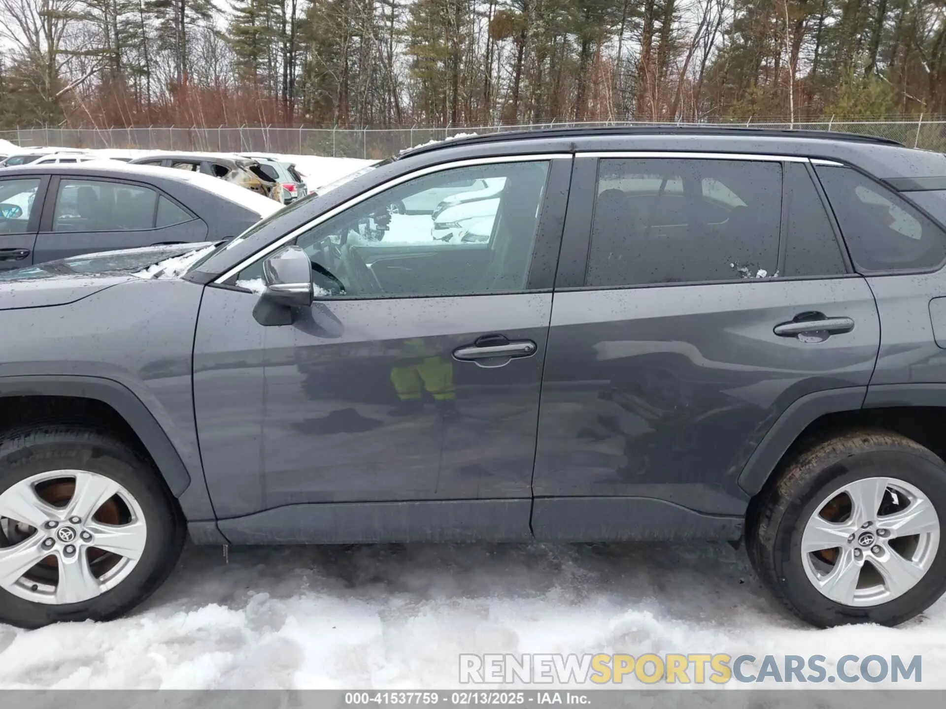 14 Photograph of a damaged car 2T3P1RFV3MW175931 TOYOTA RAV4 2021