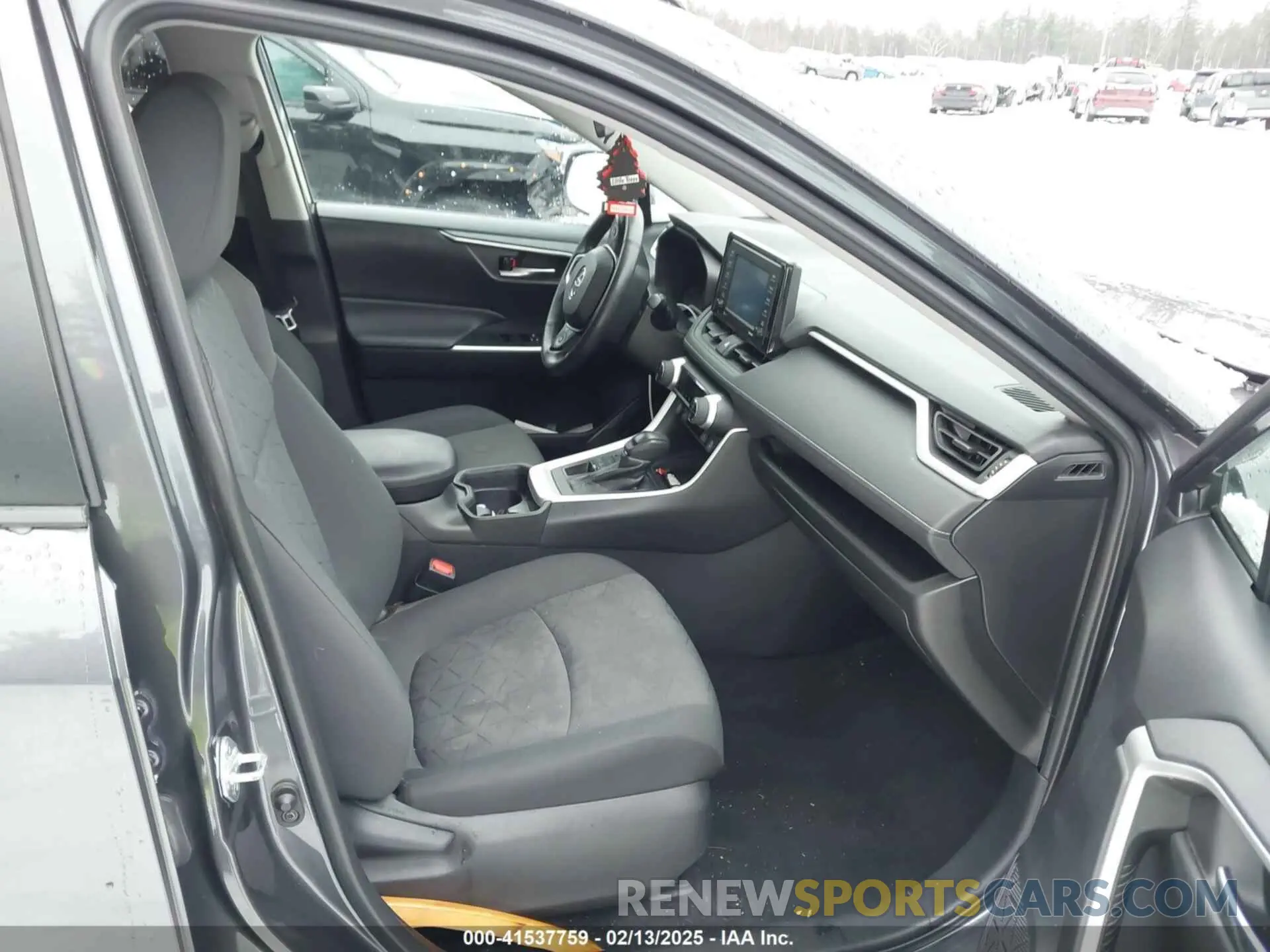 5 Photograph of a damaged car 2T3P1RFV3MW175931 TOYOTA RAV4 2021