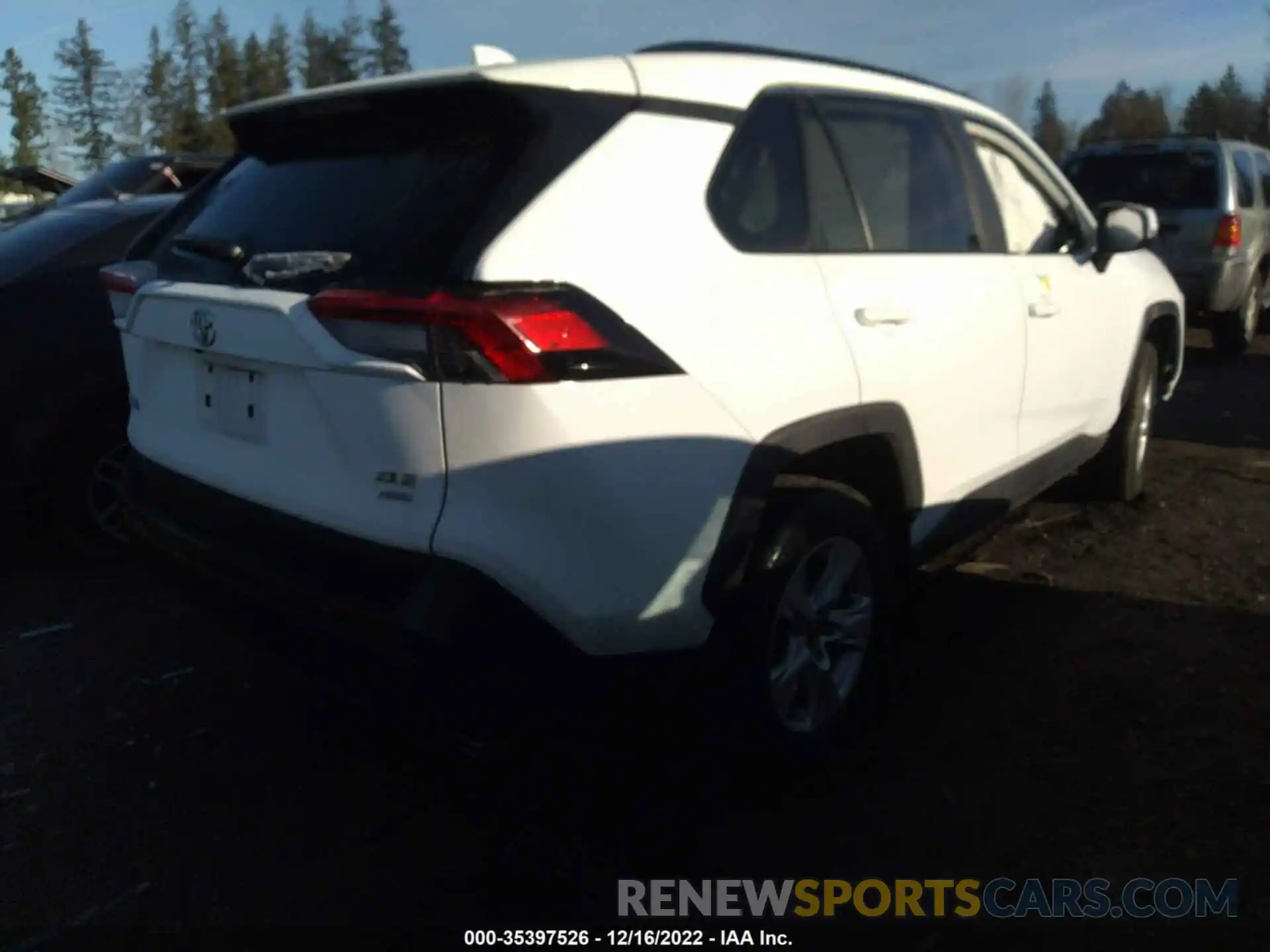 4 Photograph of a damaged car 2T3P1RFV3MW214761 TOYOTA RAV4 2021