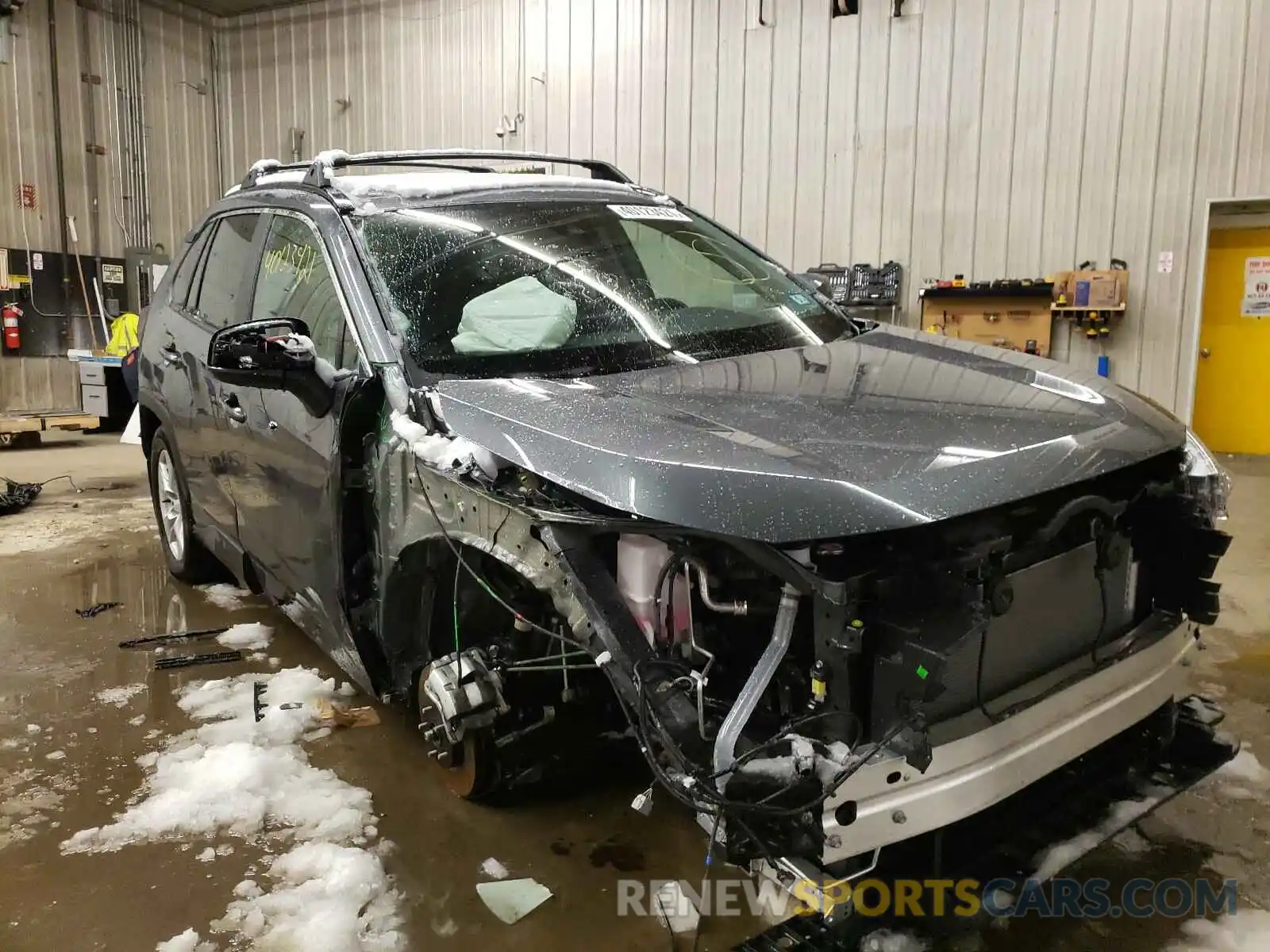 1 Photograph of a damaged car 2T3P1RFV4MC156533 TOYOTA RAV4 2021