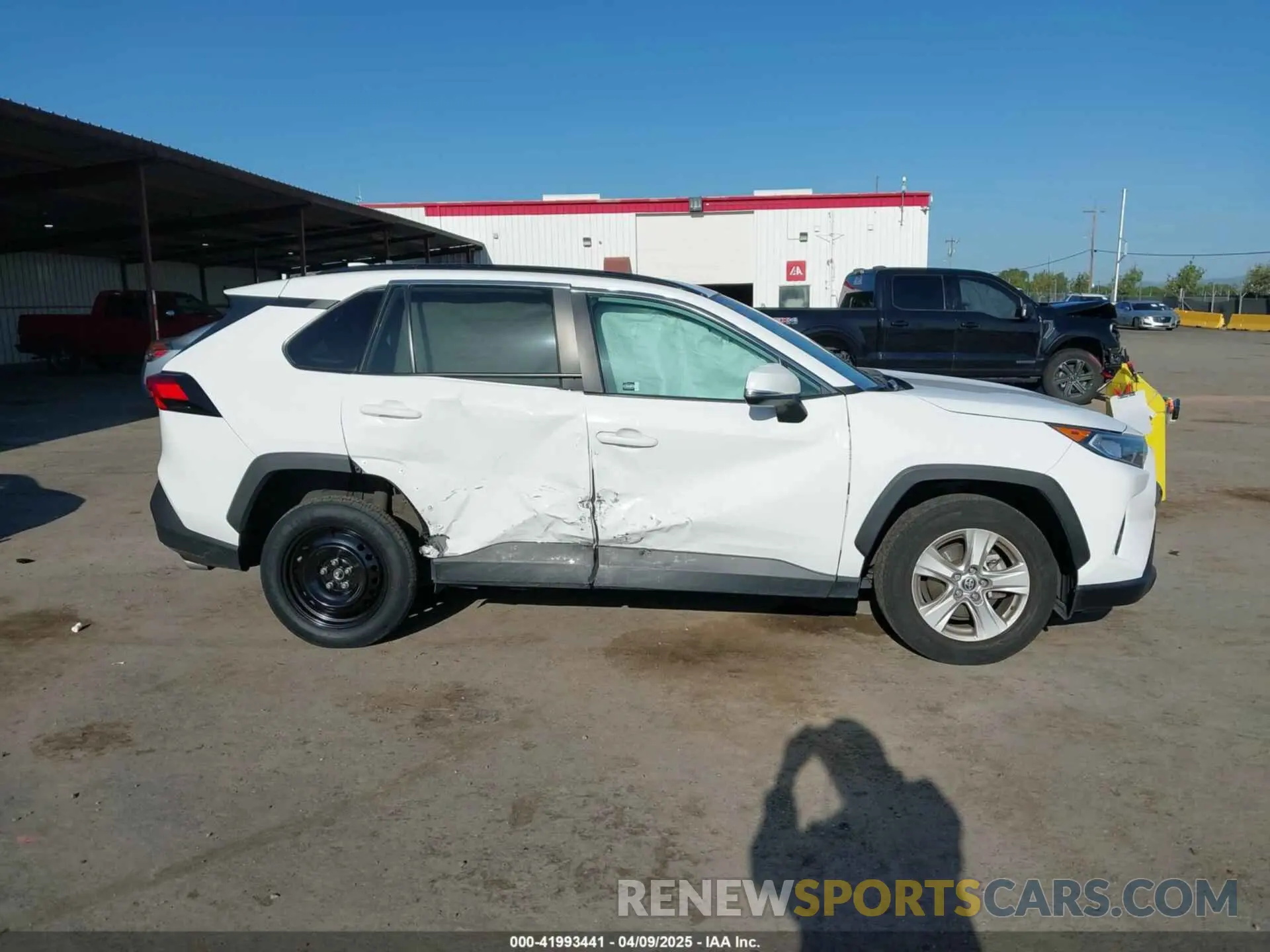 14 Photograph of a damaged car 2T3P1RFV4MC176328 TOYOTA RAV4 2021