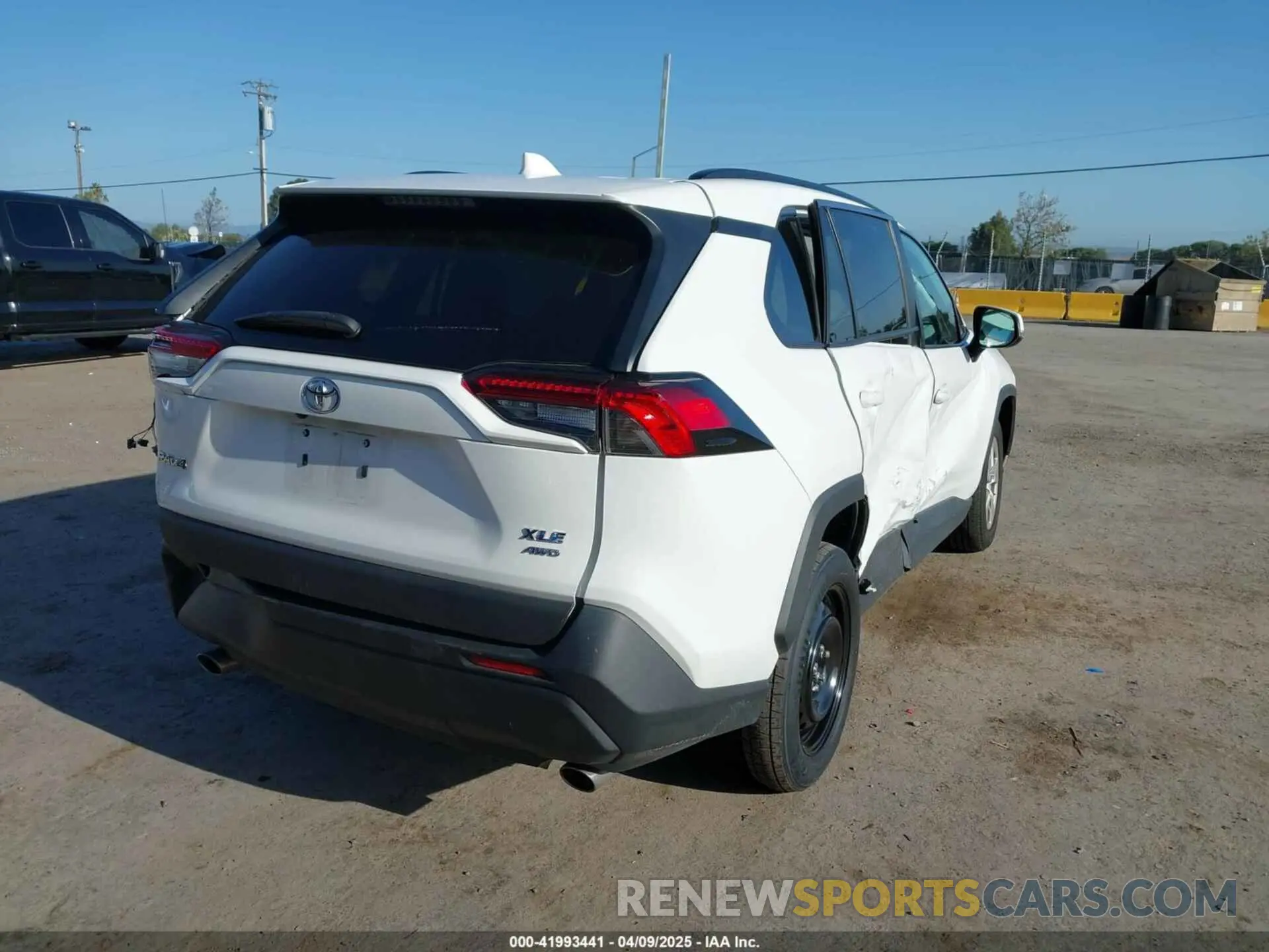 4 Photograph of a damaged car 2T3P1RFV4MC176328 TOYOTA RAV4 2021