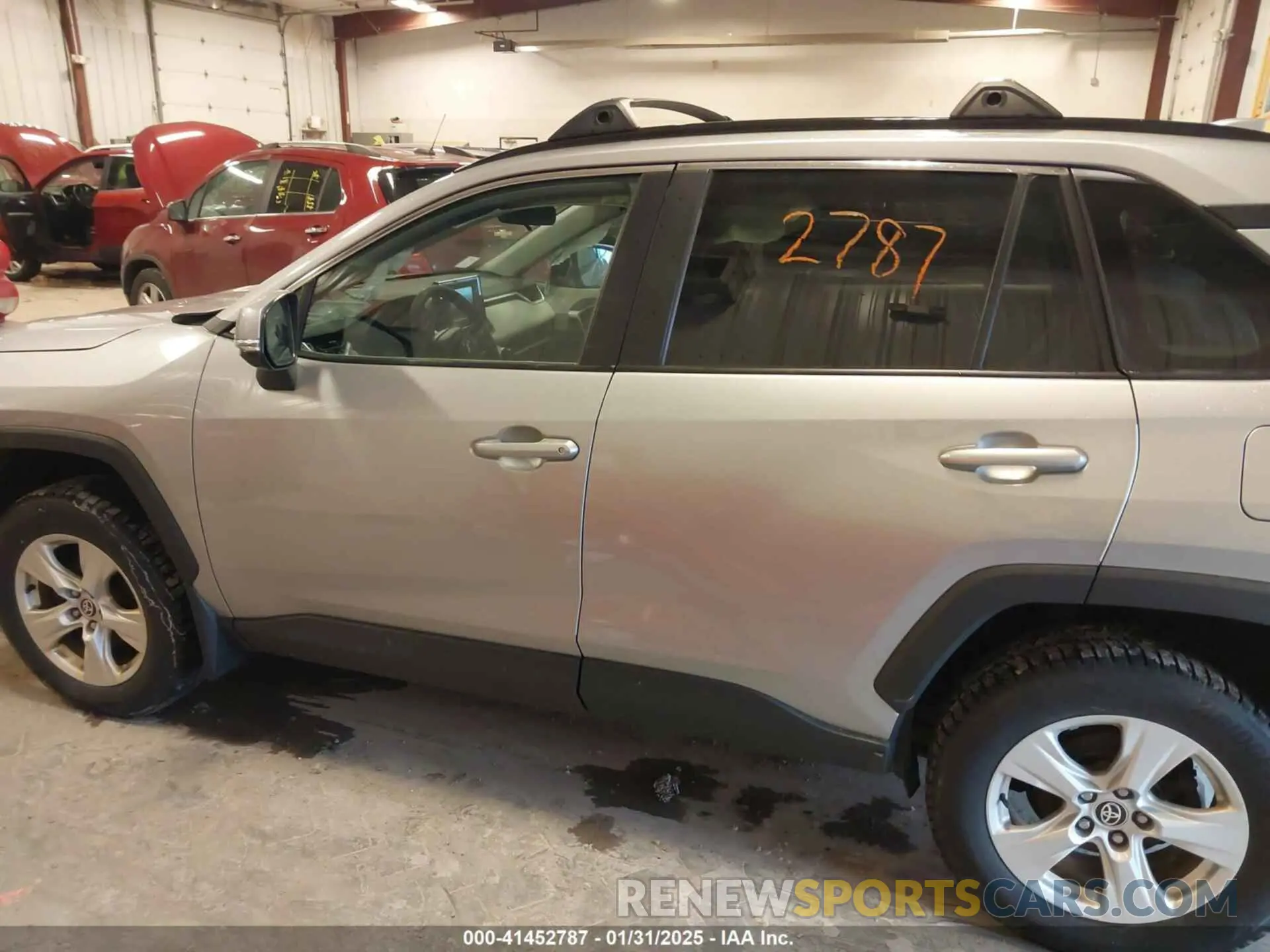 14 Photograph of a damaged car 2T3P1RFV4MC177270 TOYOTA RAV4 2021